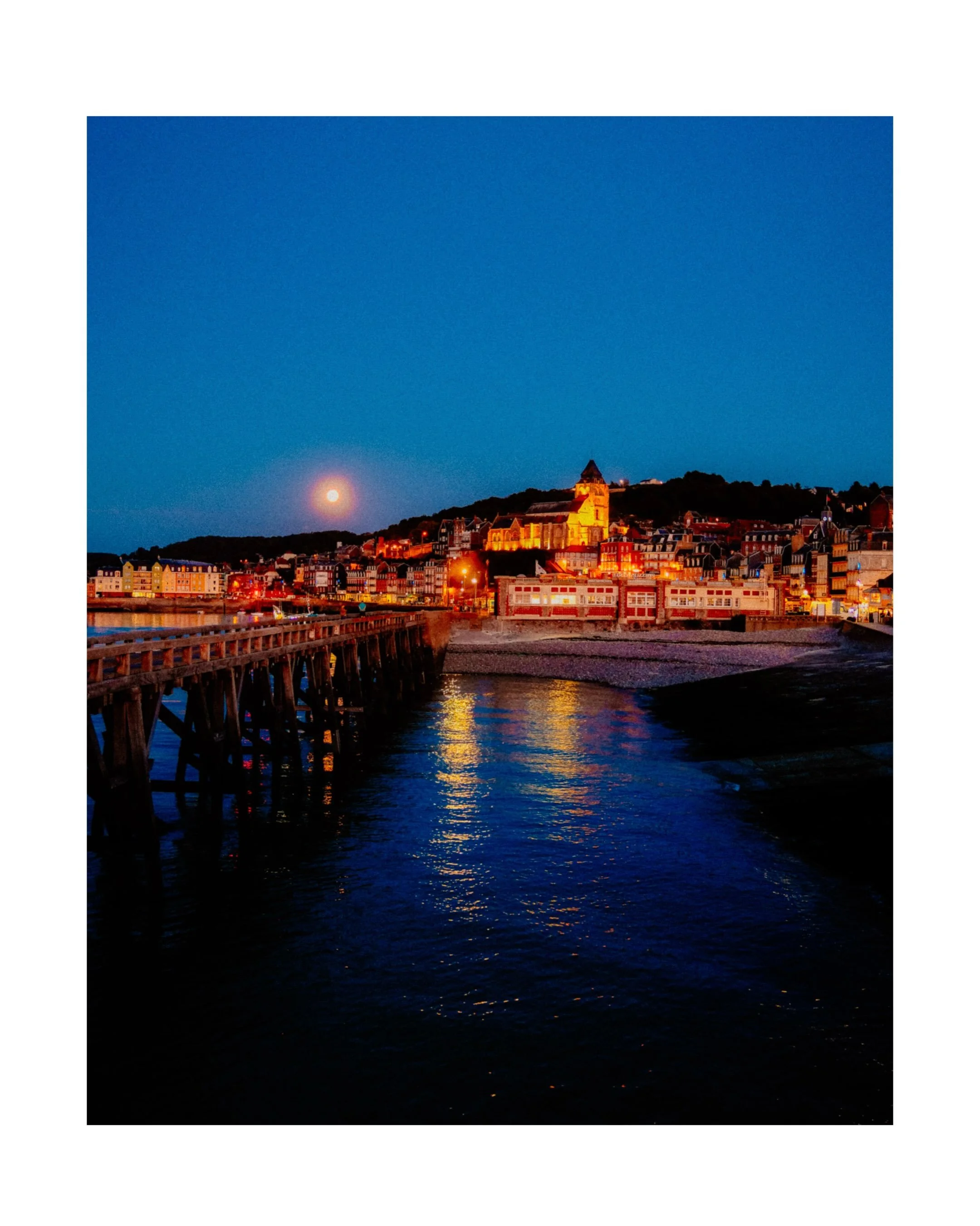 Balade nocturne 📷✨

#letreport #letreporttourisme #normandie_tourisme #normandie_focus_on