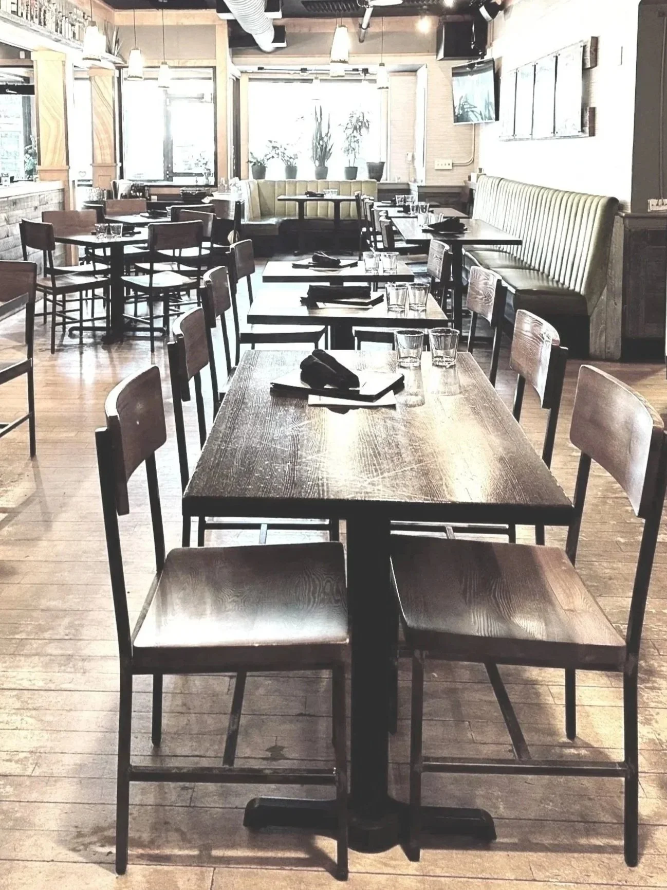 Dining%2525252BFloor.jpg