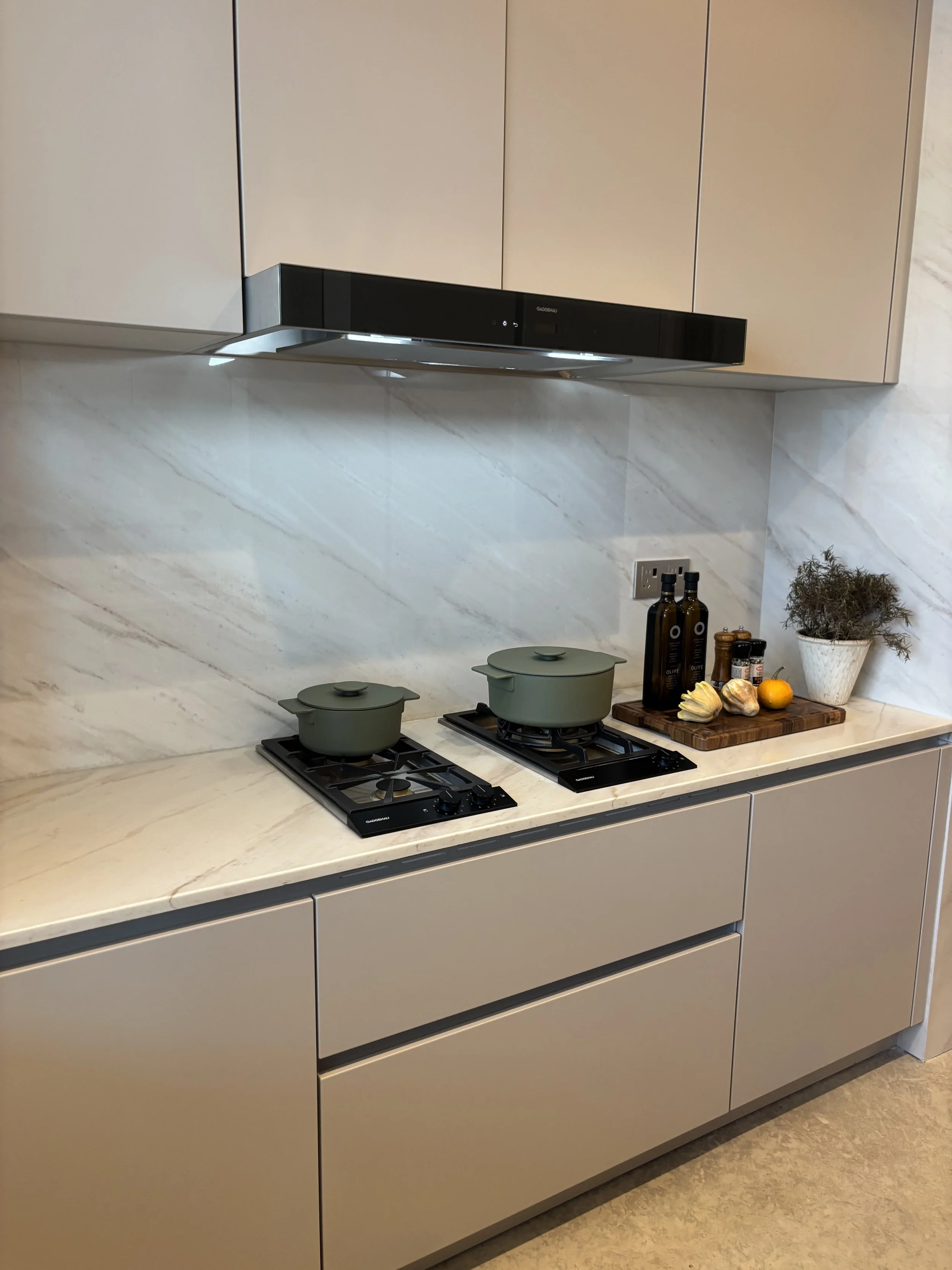 Modern Kitchen Remodel by P&Y Kitchen Cabinets and Stones project photo