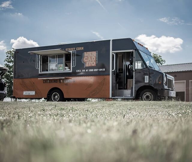 Don't catch feelings when we pull up

Fo' fo's I'm tippin', wood grain I'm grippin'. Catch me lane switchin' with the paint drippin' - Mike Jones

#foodtrucks #dtfw 📸: @thatsjustwill