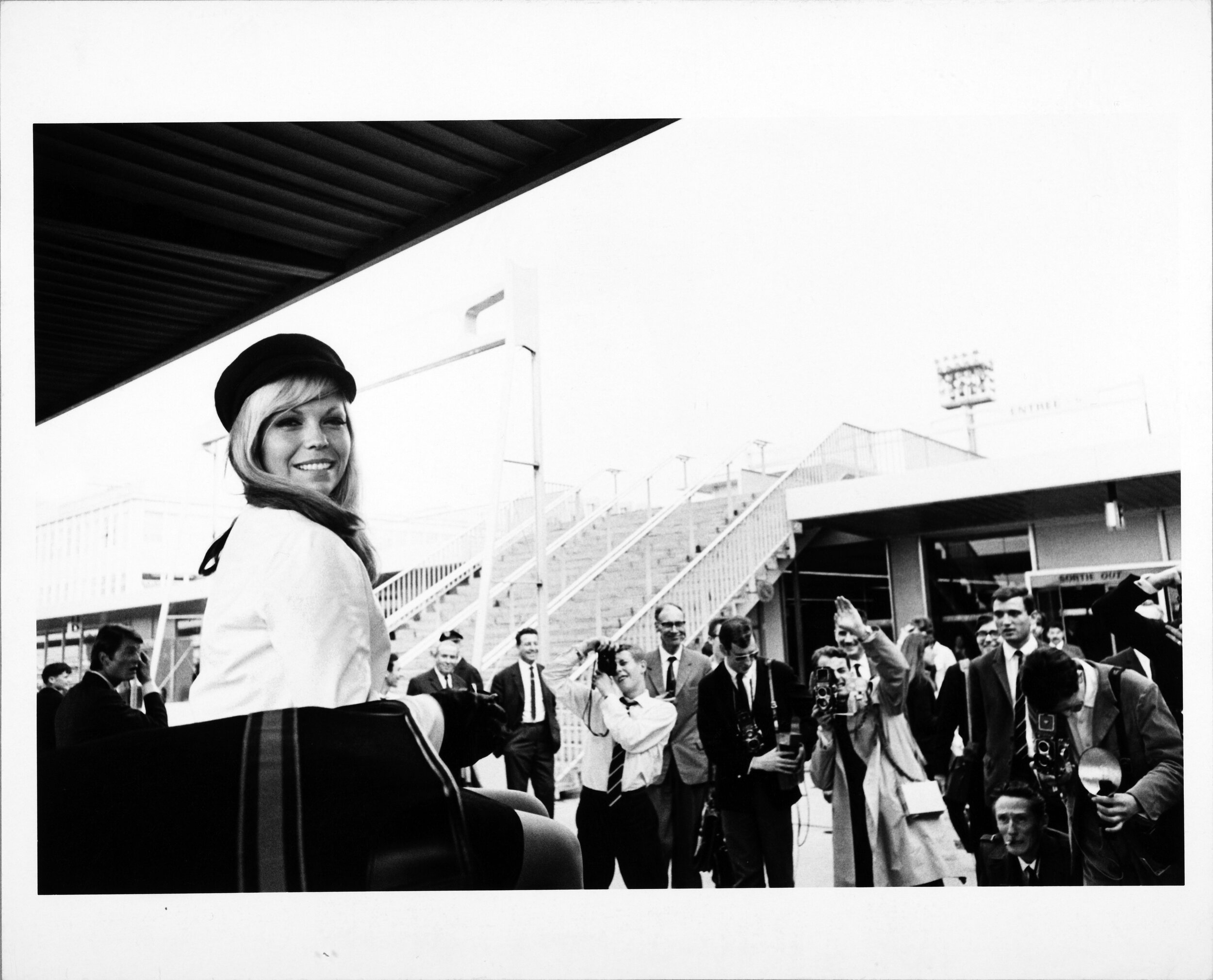 07-Nancy_Sinatra-Photo_by_RON_JOY____BOOTS_ENTERPRISES__INC.jpg