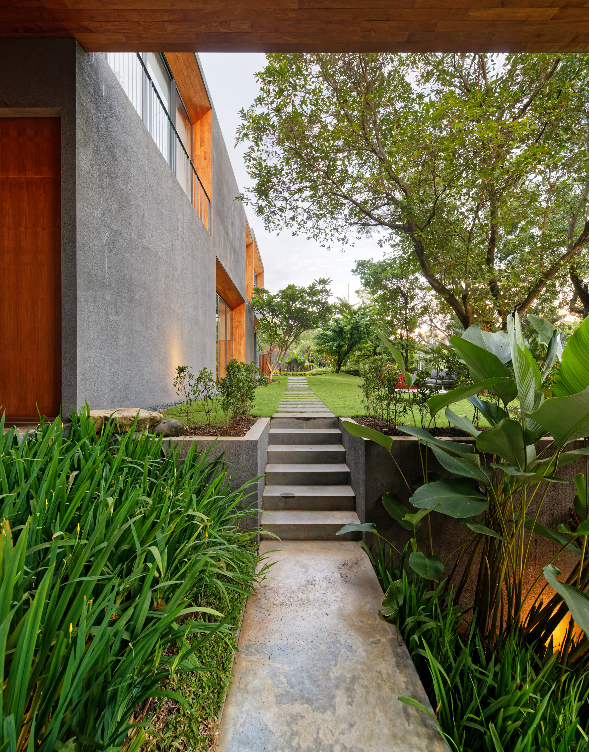 house-inside-outside-tamara-wibowo-architecture-residential-indonesia_dezeen_2364_col_7.jpg