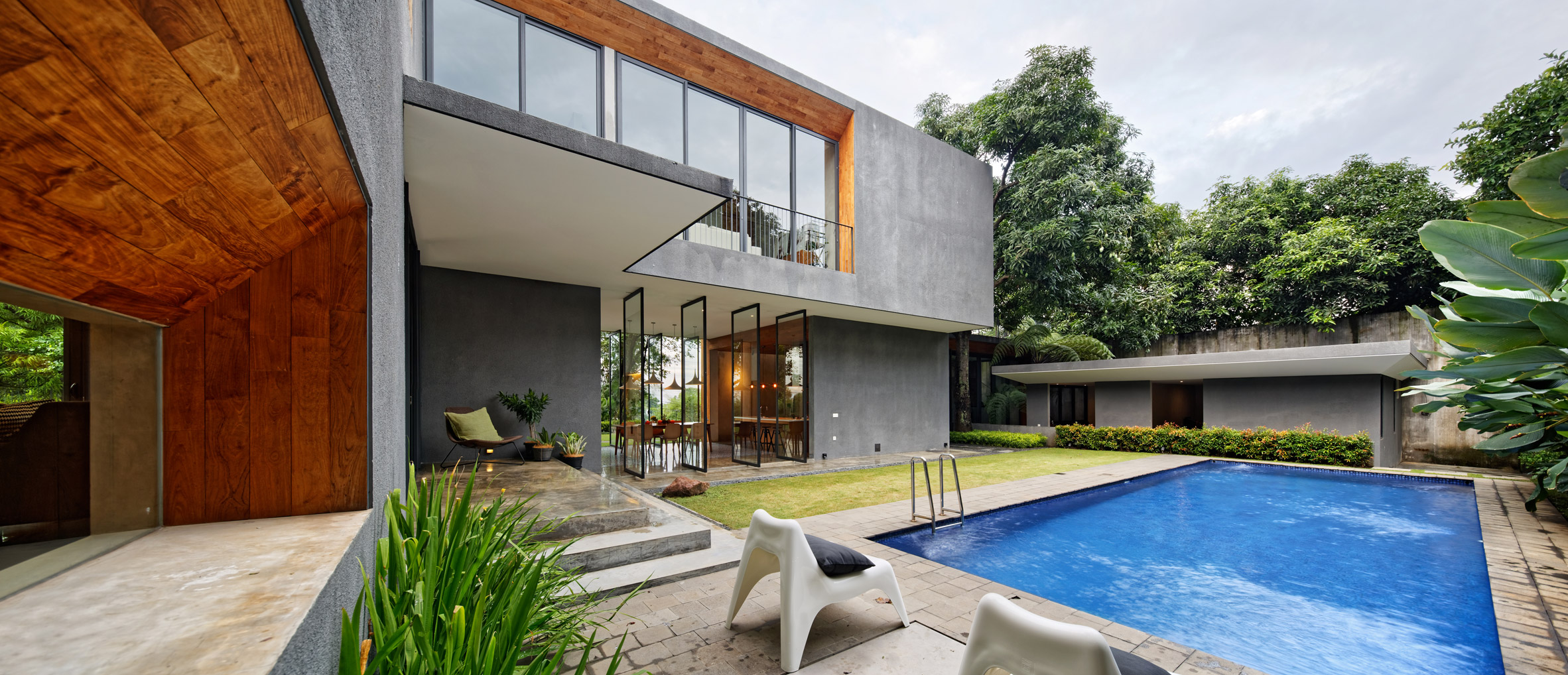 house-inside-outside-tamara-wibowo-architecture-residential-indonesia_dezeen_2364_col_15.jpg