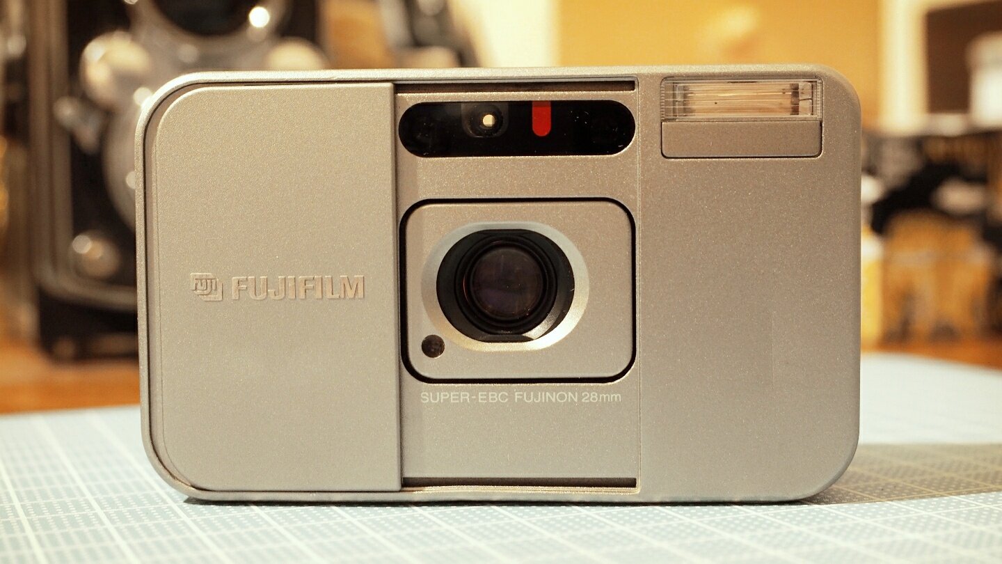 【祝開店！大放出セール開催中】 FUJIFILM TIARA cardia mini フィルムカメラ