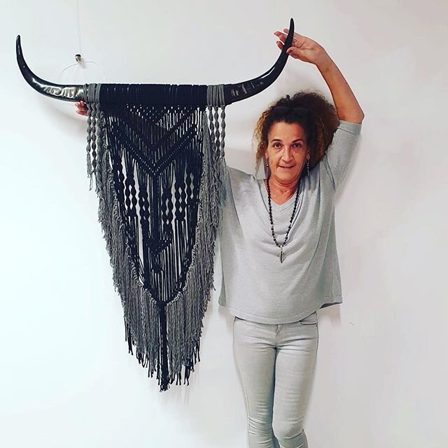 Derni&egrave;re cr&eacute;ation avec des cornes de buffle #macrame #macramewallhanging #coton #swissmade #swissart #happy