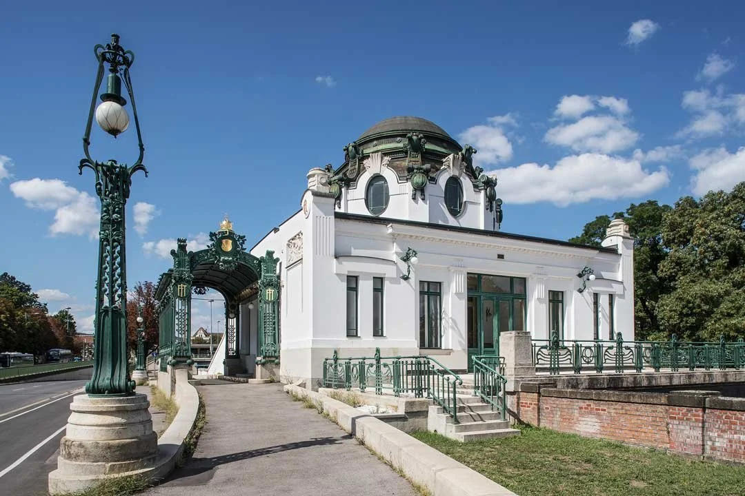 Exterior shot of Otto Wagner's Hofpavillon in Hietzing, Vienna — white building topped by a dome with a green metal carriage ramp and gilded details
