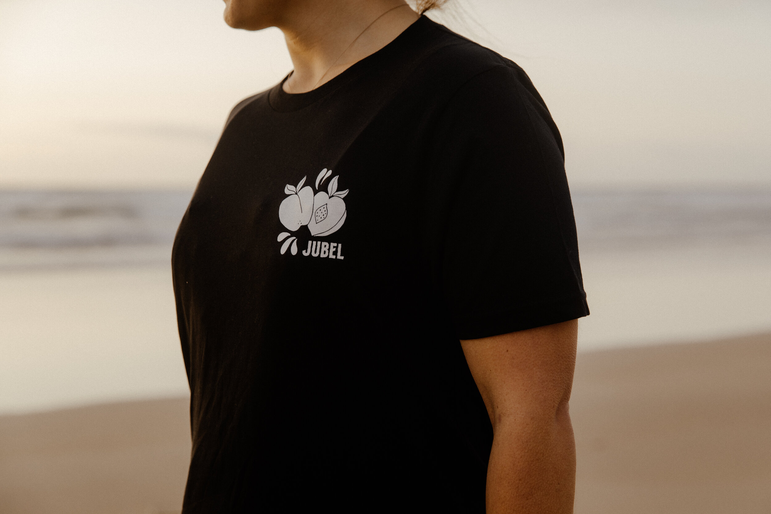 CAROUSEL – Peachy T-shirt 2.jpg