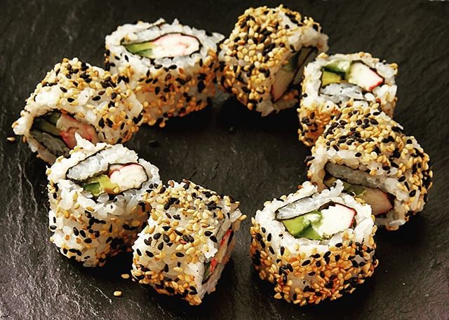#californiaroll #californiarolls #sushiroll #sushi🍣 #sushitime🍣 #uramaki #japanese #japanesefood #deliveroouk #citylunch #citydiner #londondinner