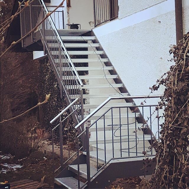 Stairway to Heaven ? Who knows 🤷&zwj;♂️#metallbauwidmann #mw #handwerk #schlosserstyle #V2A #bavarianhandmade #sowerddesbeiunsgmacht #metallbau #edelstahl #db703 #exteriorporn #stairway #nichtallt&auml;glich #Treppe #malwasanderes #bruddal #oanszwan