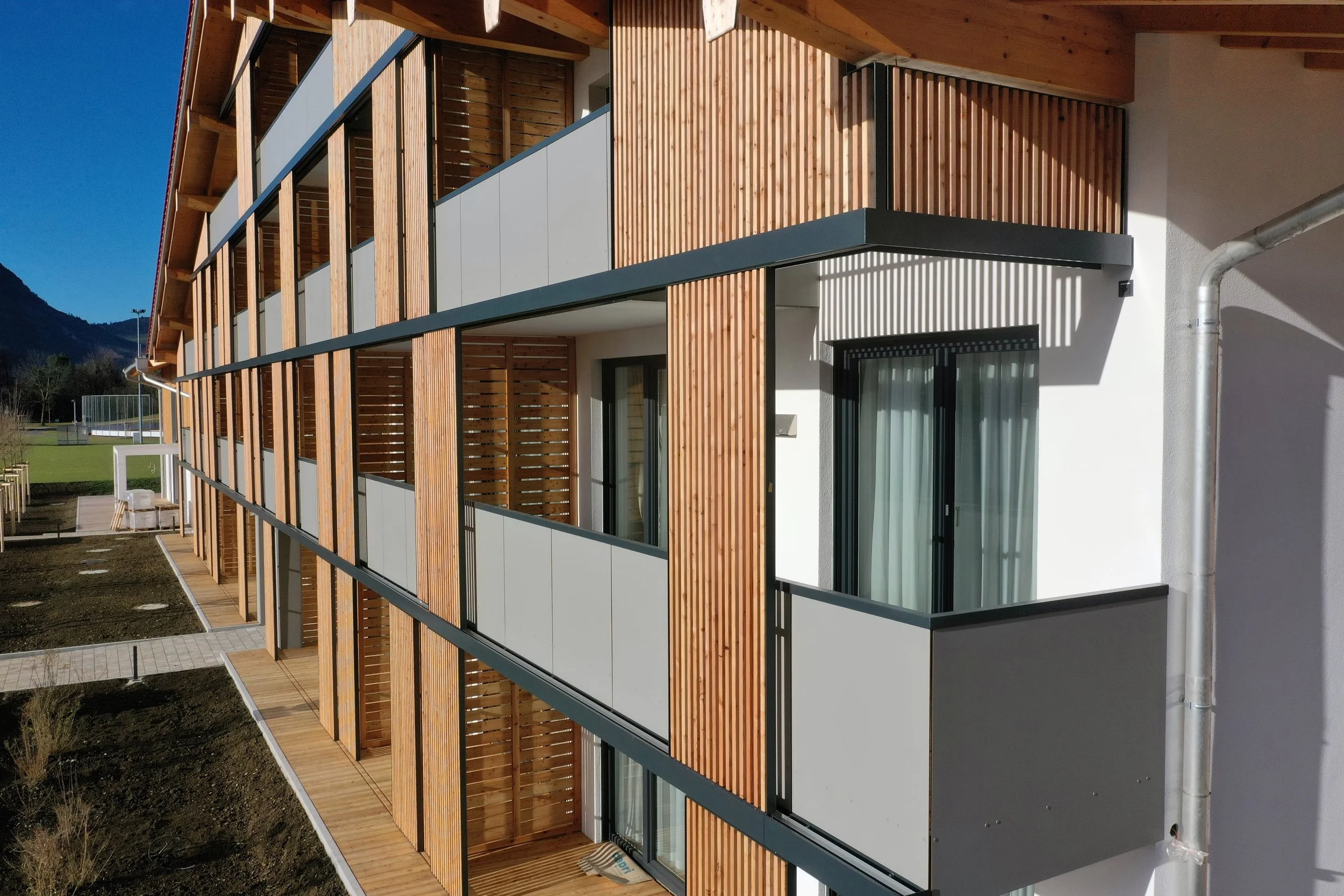 Metallarbeiten außen Gebäude