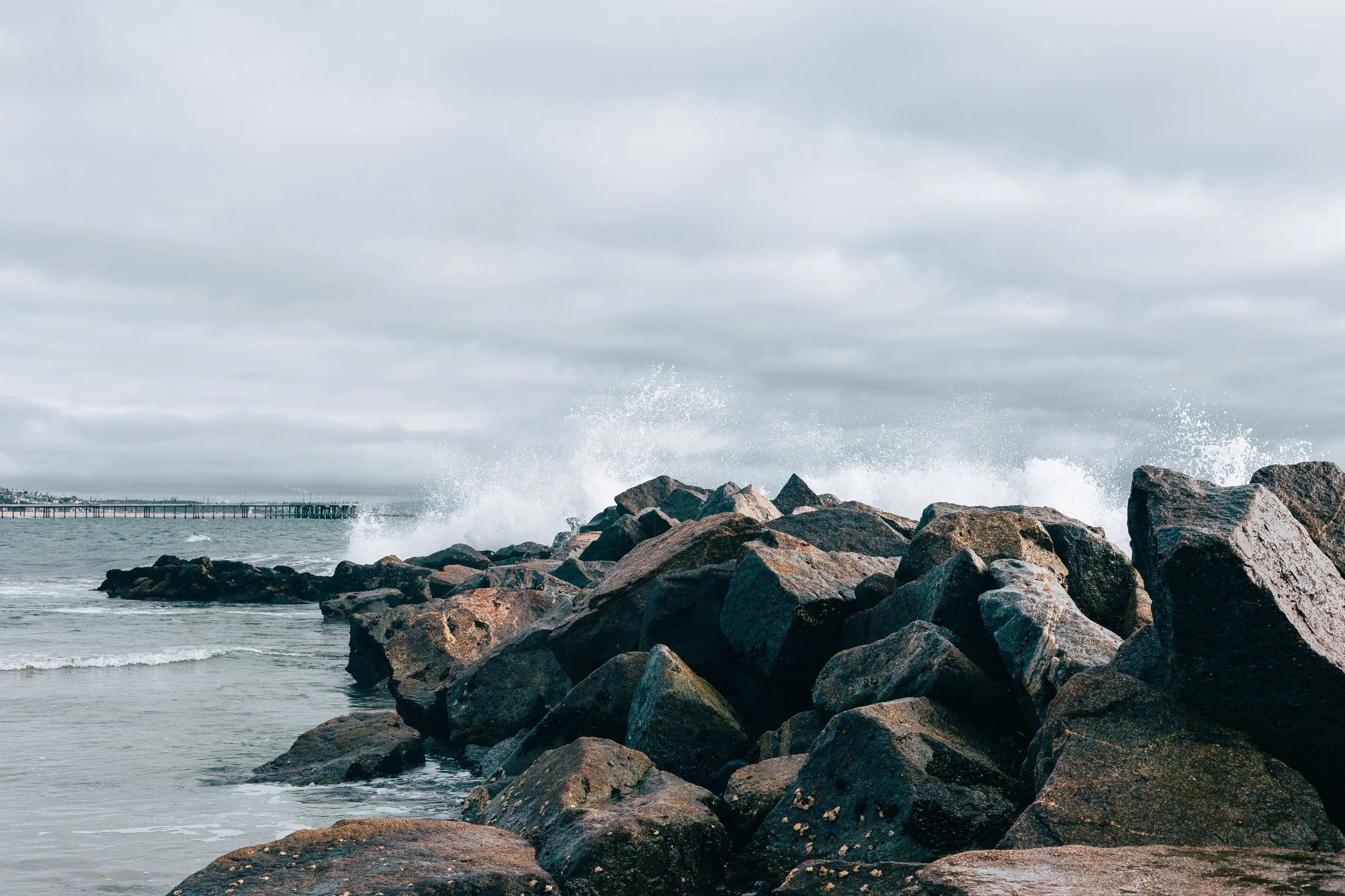 ocean-waves-on-rocks_4460x4460.jpg