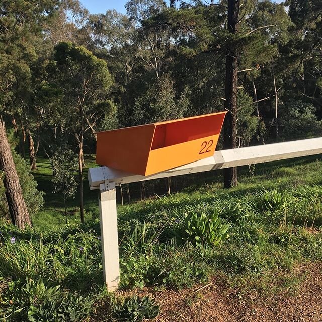 IVANHOE:

I got inspired by @raydinharch and tracked down Robin Boyd&rsquo;s Featherston house on my morning ride.

The house gives a couple glimpses from the street, but will need an invitation to be fully appreciated.

#architecture #design #melbou