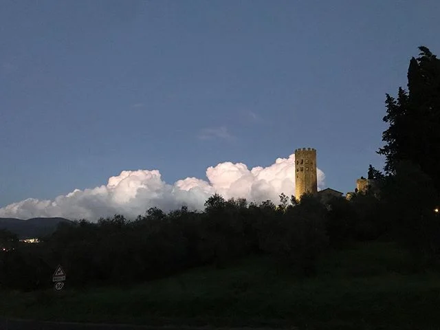 This evening in Orvieto at Enwritenment writing retreat. The light is simply indescribable. 
#writersnetwork #ig.writers #writingtips 
#writing.tips #writingcommunity #writersofig
#poetrycommunity #igpoets #writinghelp #writersblock #writersofinsta #