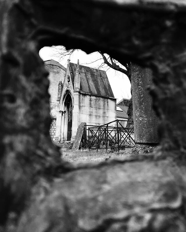 I travel to remember I love the world. 
#paris #montmartre #blackandwhitephotography #photooftheday #blackandwhiteparis