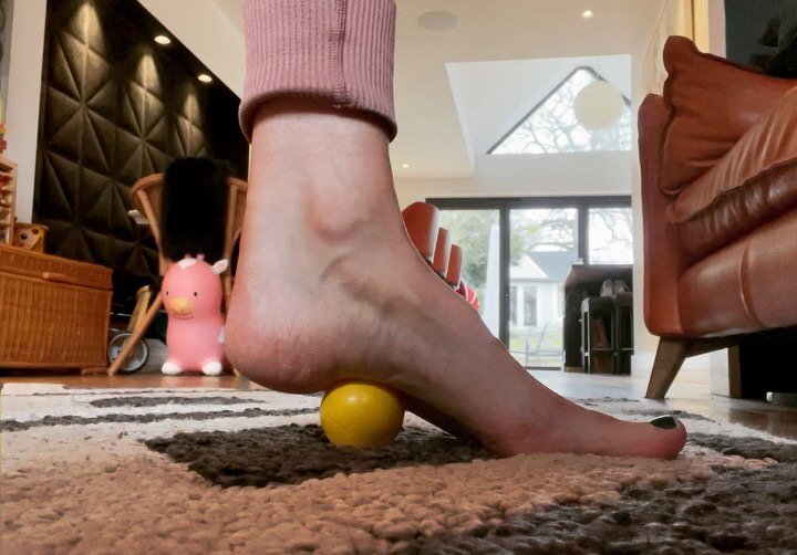 ✋🏻Close up of my foot! 🥴
I’ve always suffered from sore calves and Achilles after runs mainly due to running on my fore foot.
Recently, due to the pretty steep spike in mileage (with all the running involved in Hyrox training) I’m fin