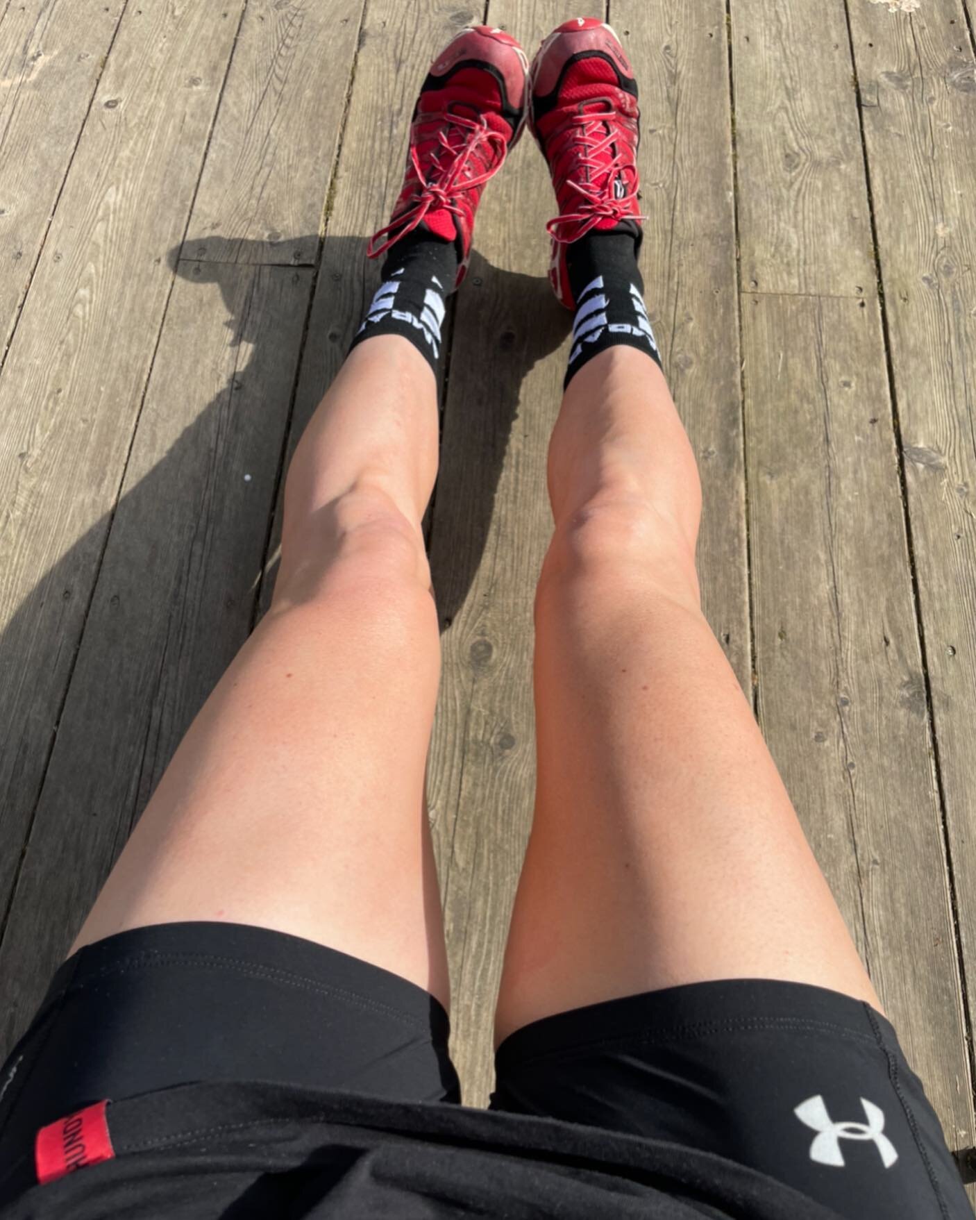 Is it DOMs, a niggle or an injury? How do you know the difference?? (My own definitions)
DOMs is the soreness you feel in your muscles after exercise, it’s caused by micro trauma to the muscle fibres which happens when we push that bit harder