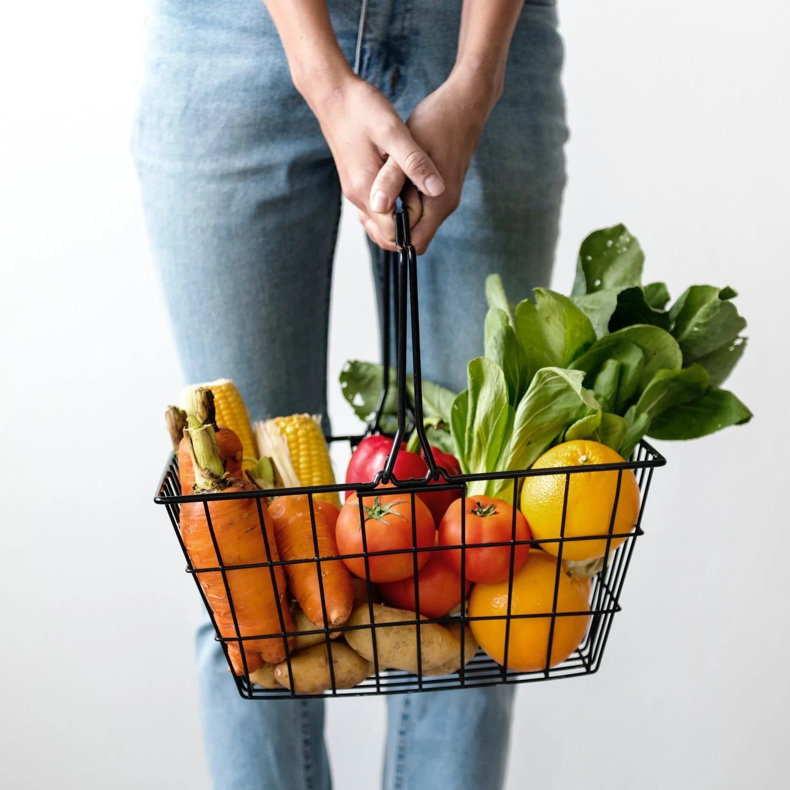 alone-basket-carrots-1389103.jpg