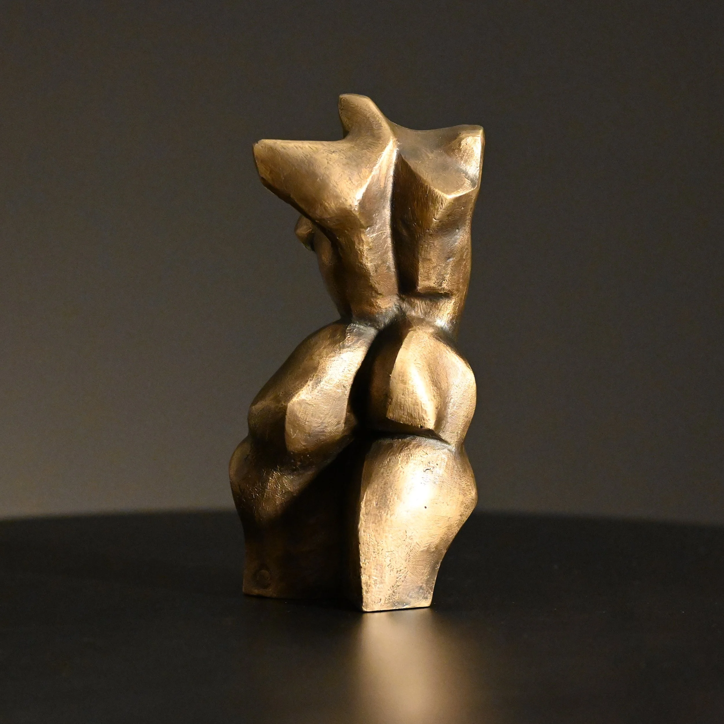 KellyRobert_Una Linea Fine.2024.Bronze.19.5x9.5x8cm(5).jpg