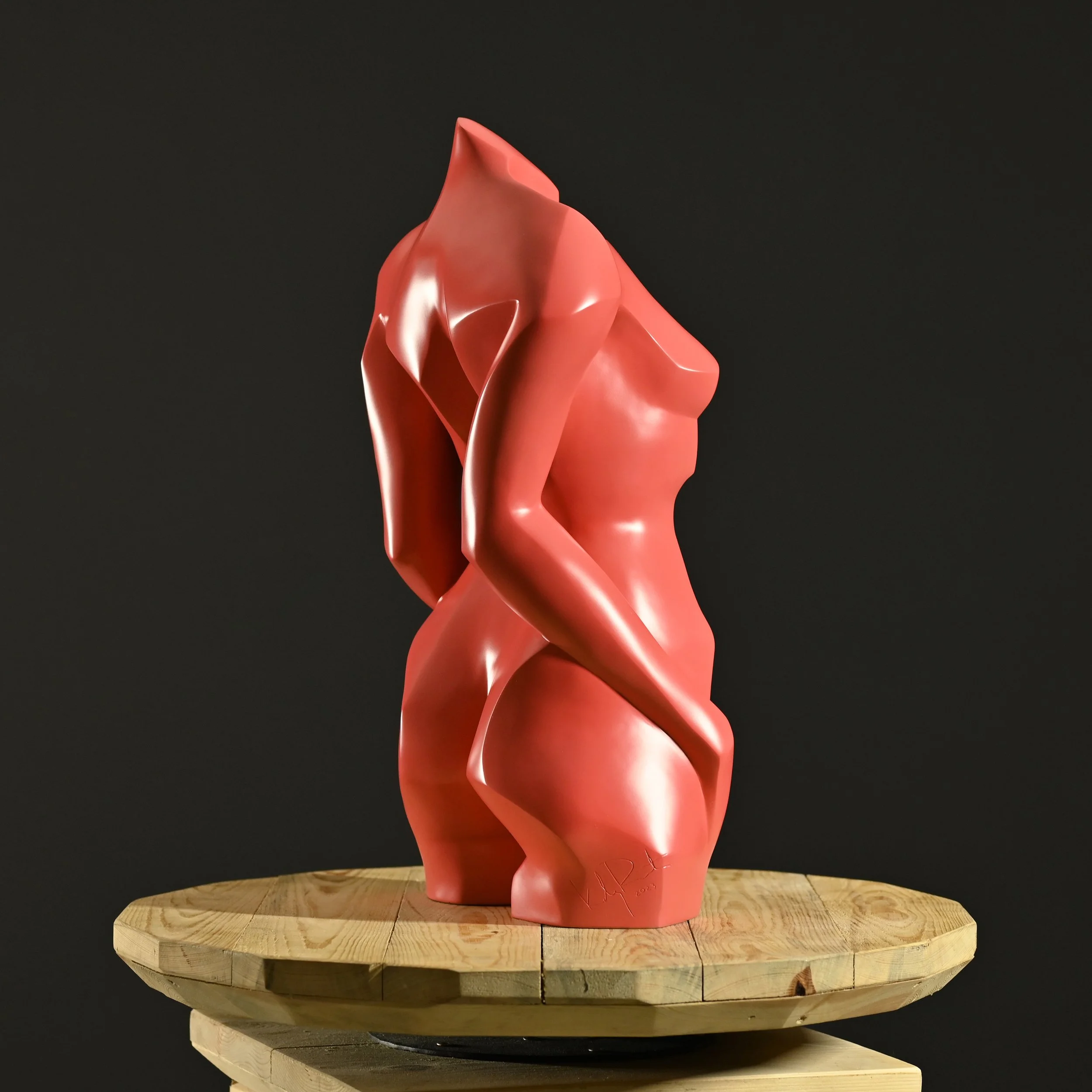 KellyRobert_Innocens.2023_54x29x20cm.terra cotta and enamel(6).jpg