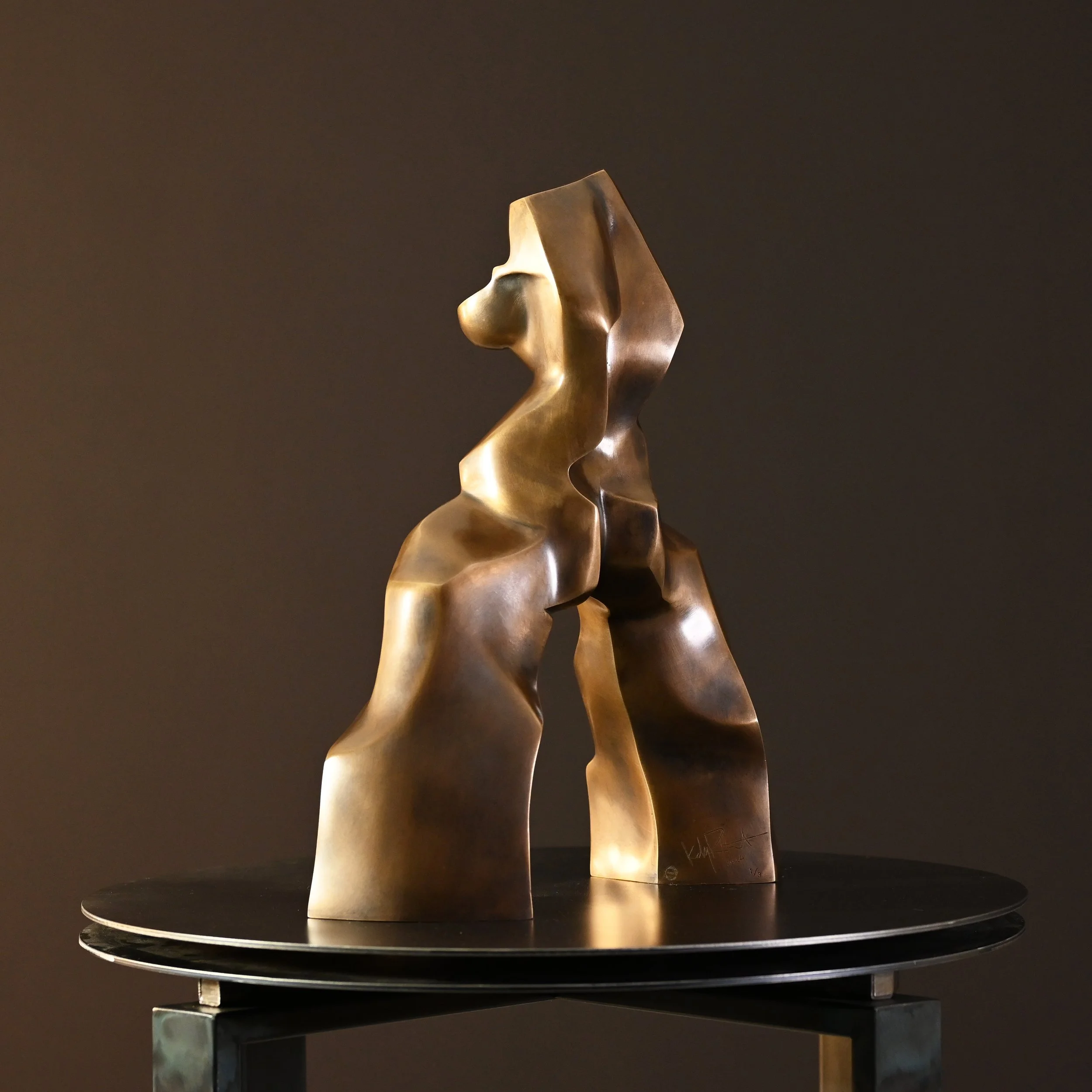 KellyRobert_Manifesting the Void.2024.Bronze.46x40x14cm(4).jpg