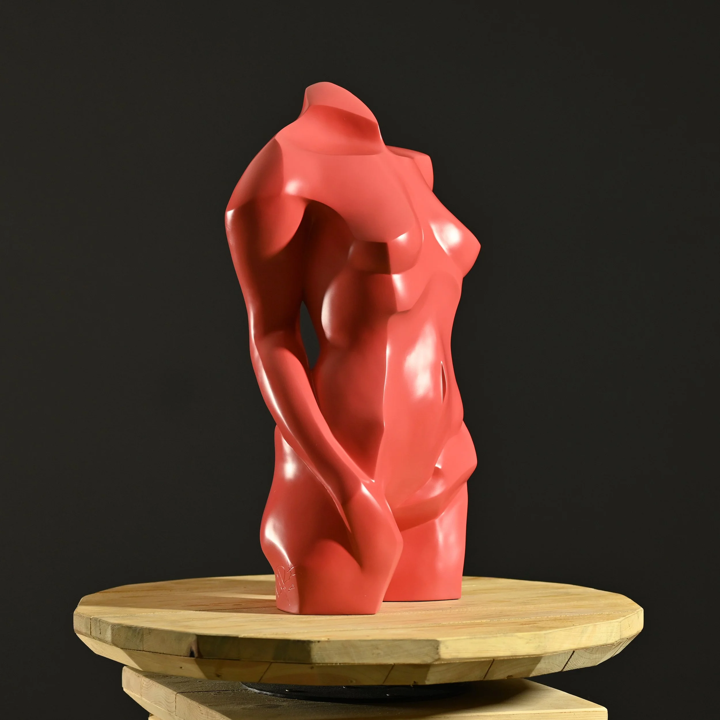 KellyRobert_Innocens.2023_54x29x20cm.terra cotta and enamel(7).jpg