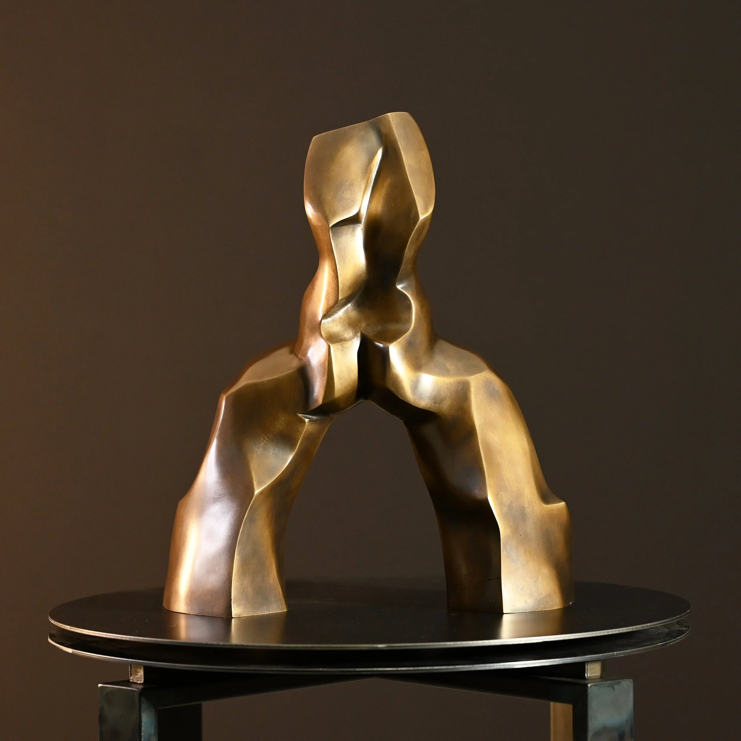 KellyRobert_Manifesting the Void.2024.Bronze.46x40x14cm(5).jpg