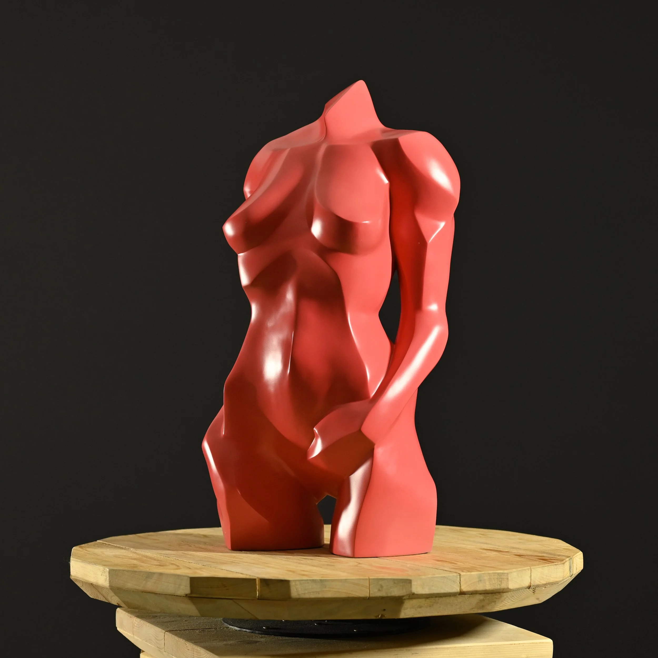 KellyRobert_Innocens.2023_54x29x20cm.terra cotta and enamel(2).jpg