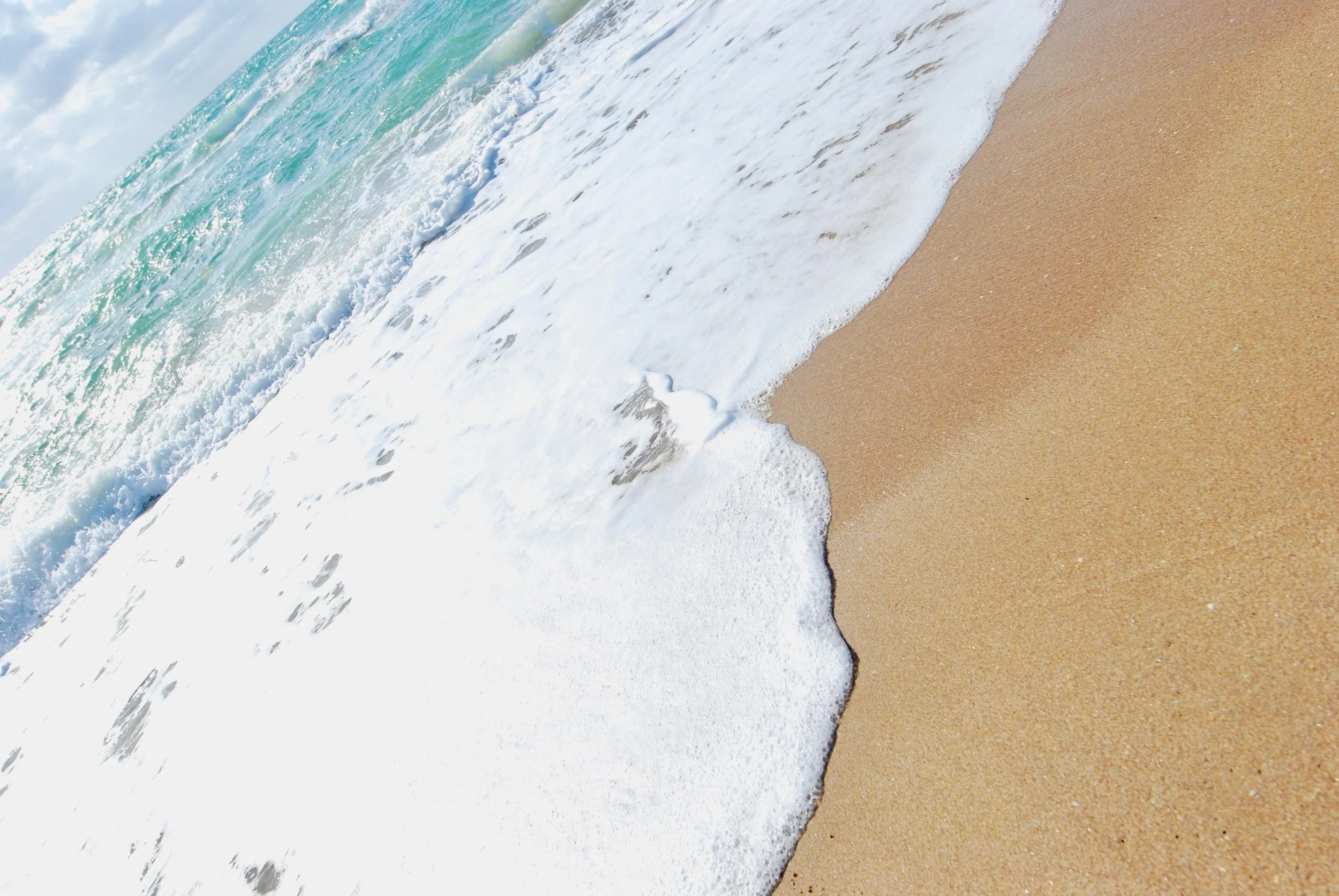 The ocean produces a calming effect for people when working out.