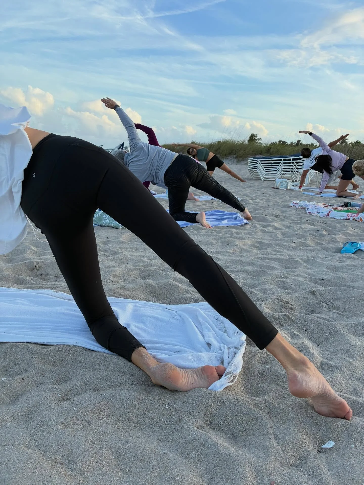 Ending our day with full moon yoga 🌕
