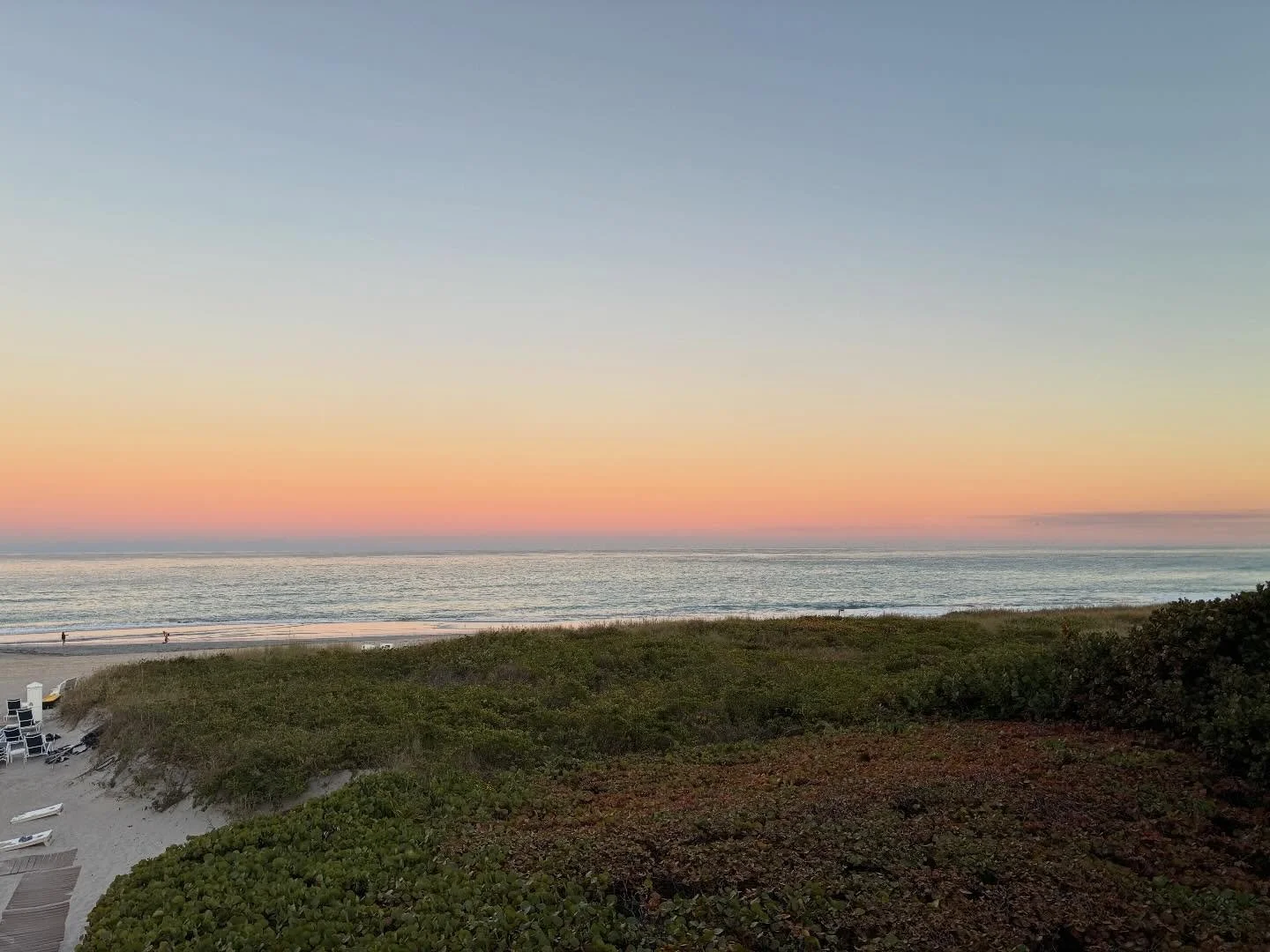Taking in this beautiful view of the Atlantic from the Seagate Beach Club. Earth Day is closing with a lovely sunset glow over the ocean 🌅