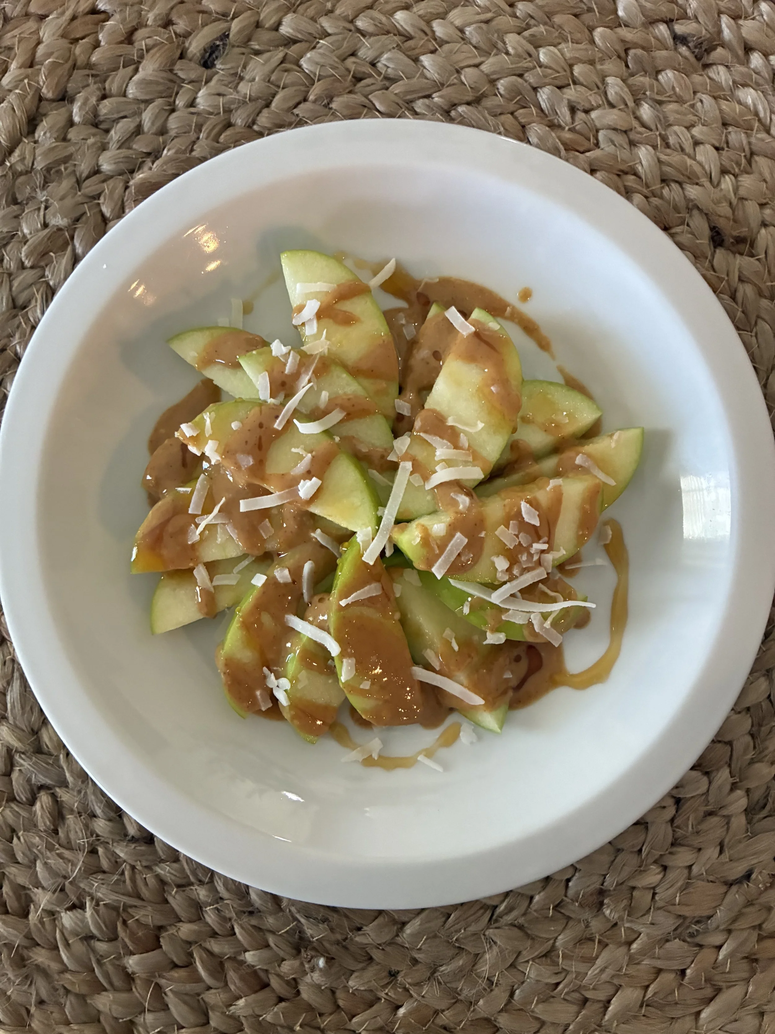 apple-almondbutter-snack-vitavieretreat.jpg
