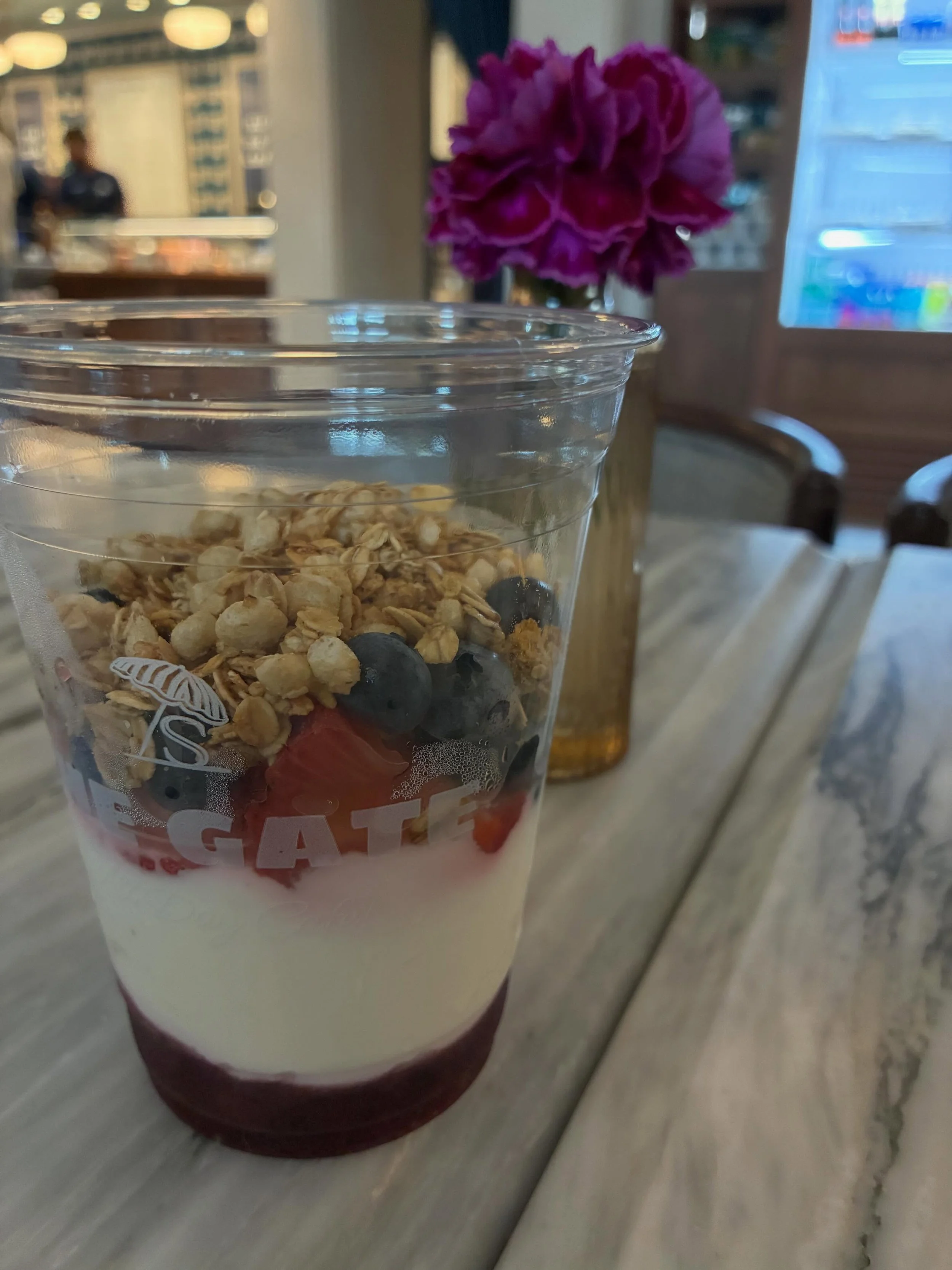 Breakfast vibes this morning 😋 a yogurt parfait that you can replicate at home in 5 mins. Recipe below 👇 

3/4 cup plain Greek yogurt 
1/2 cup mixed berries 
1/4 cup no sugar strawberry preserves 
1/4 cup low sugar granola
*bonus: mix 7-10g of coll