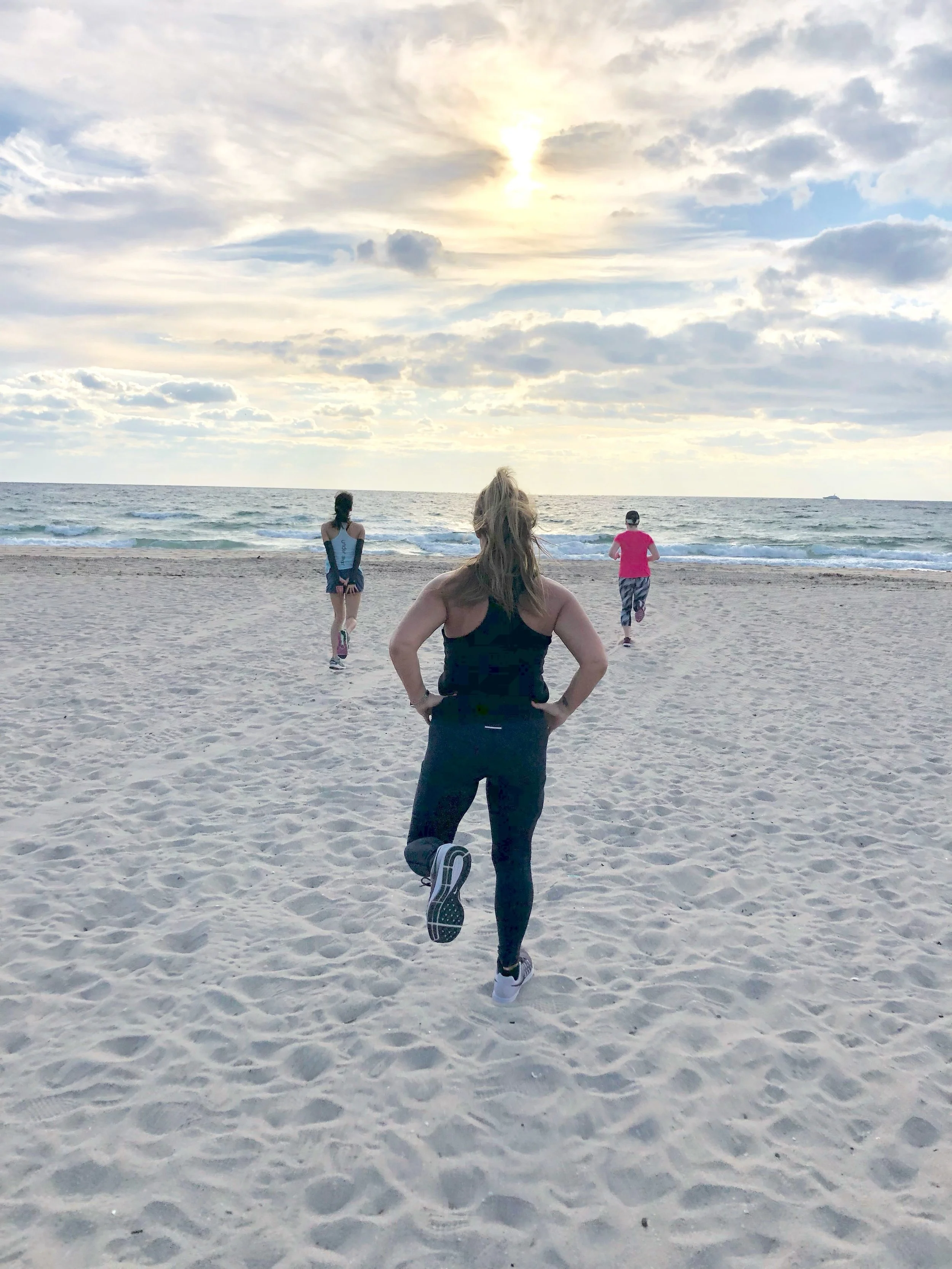 Full swing on a Saturday morning at the #beach 💪