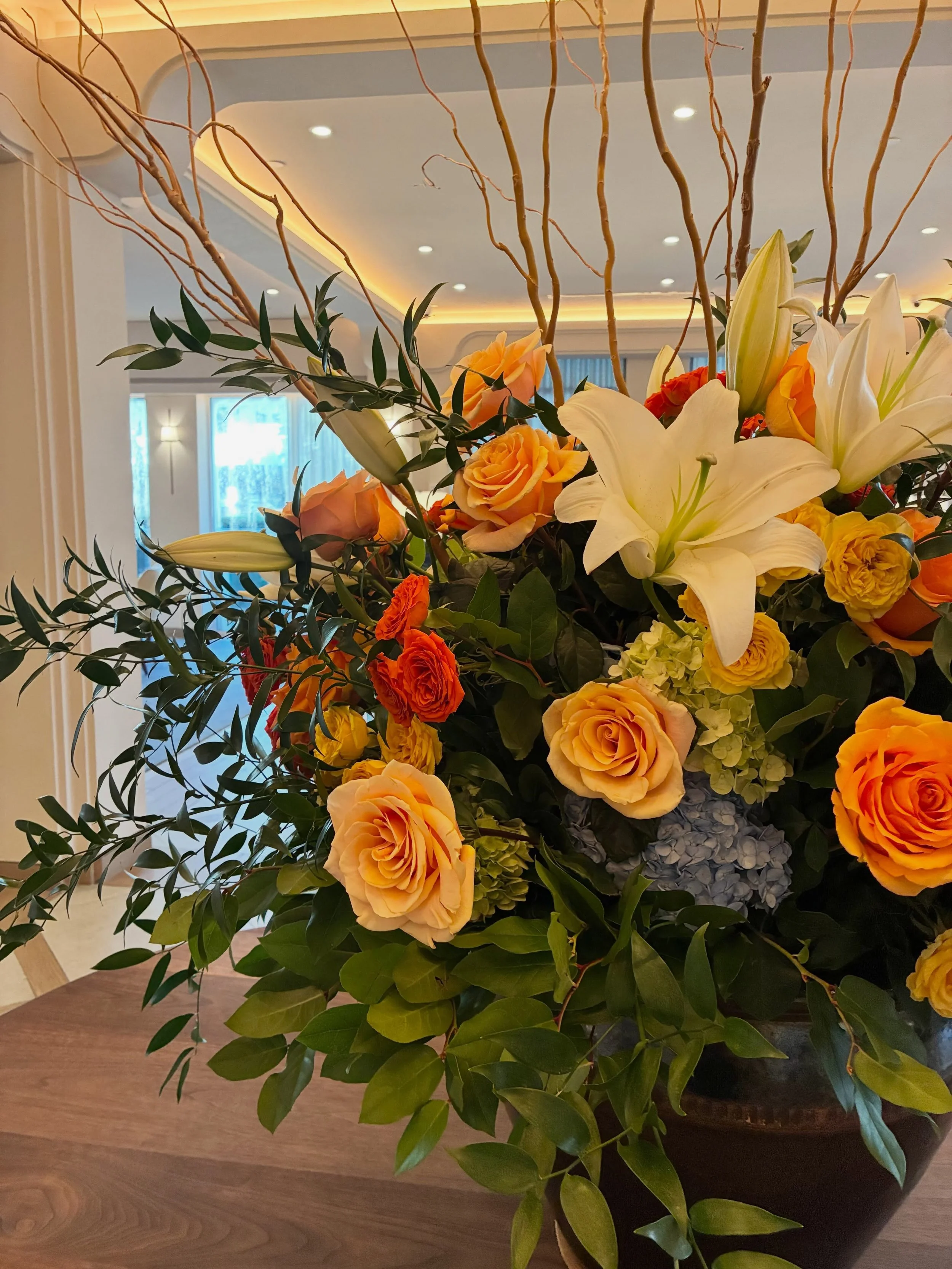 Feels of fall with these beautiful wam flowers in the lobby 🌞