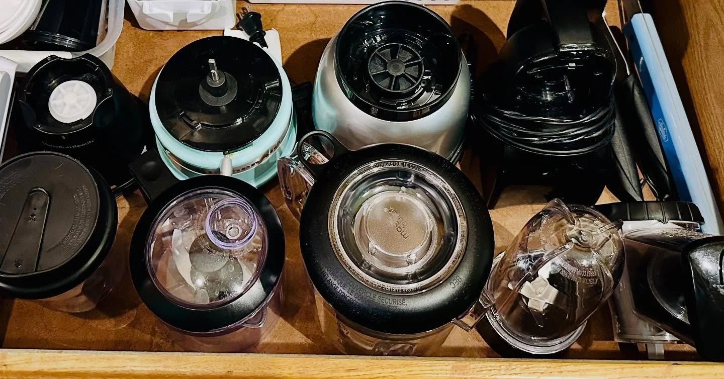Tip Tuesday!
Tall drawers = valuable vertical space! Use it to your advantage!

Does your kitchen need a rework? Call us! 432-363-5411

#declutter #organize #unpack #donate #SDO #simplydandy #simplydandyorganizing #professionalhomeorganizer #prohomeo