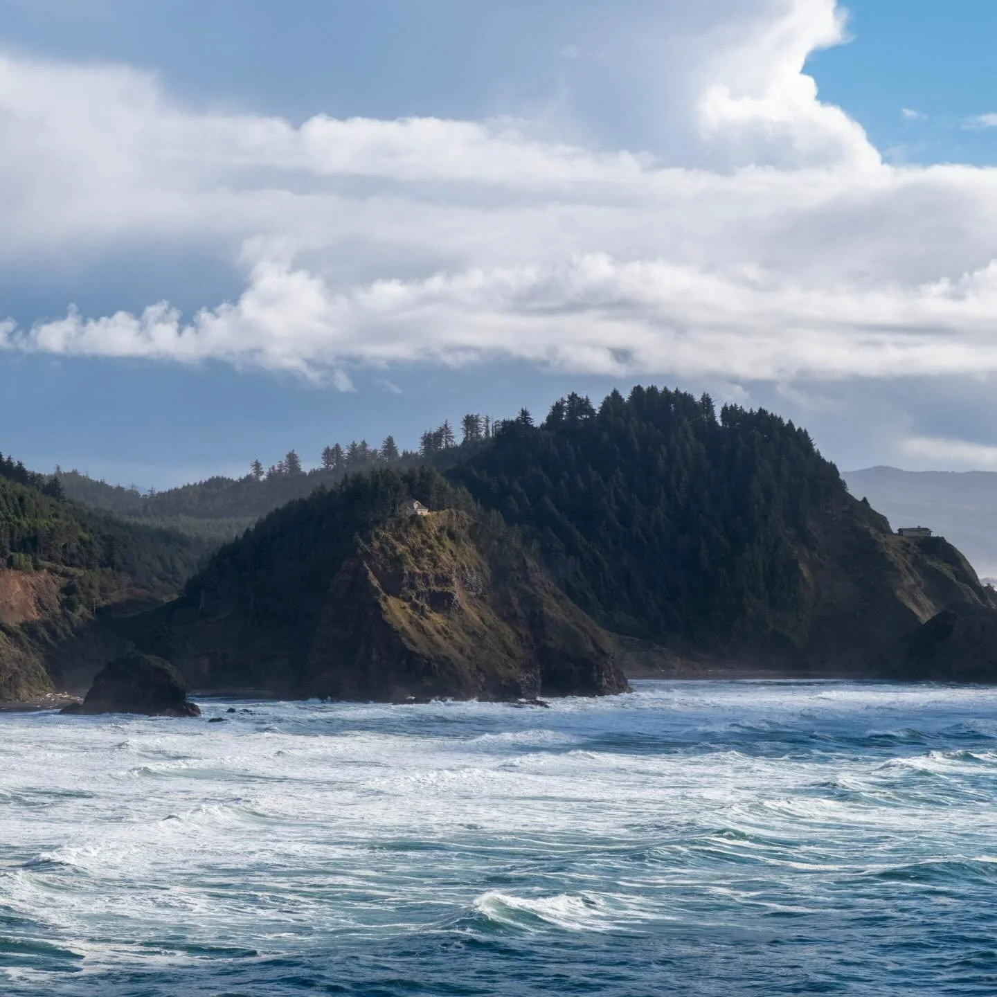 The home you build when you really like nature and really don&rsquo;t like other people. 

New blog post! Link in bio. 🙂

#travelogue #oregoncoast #landscapephotography