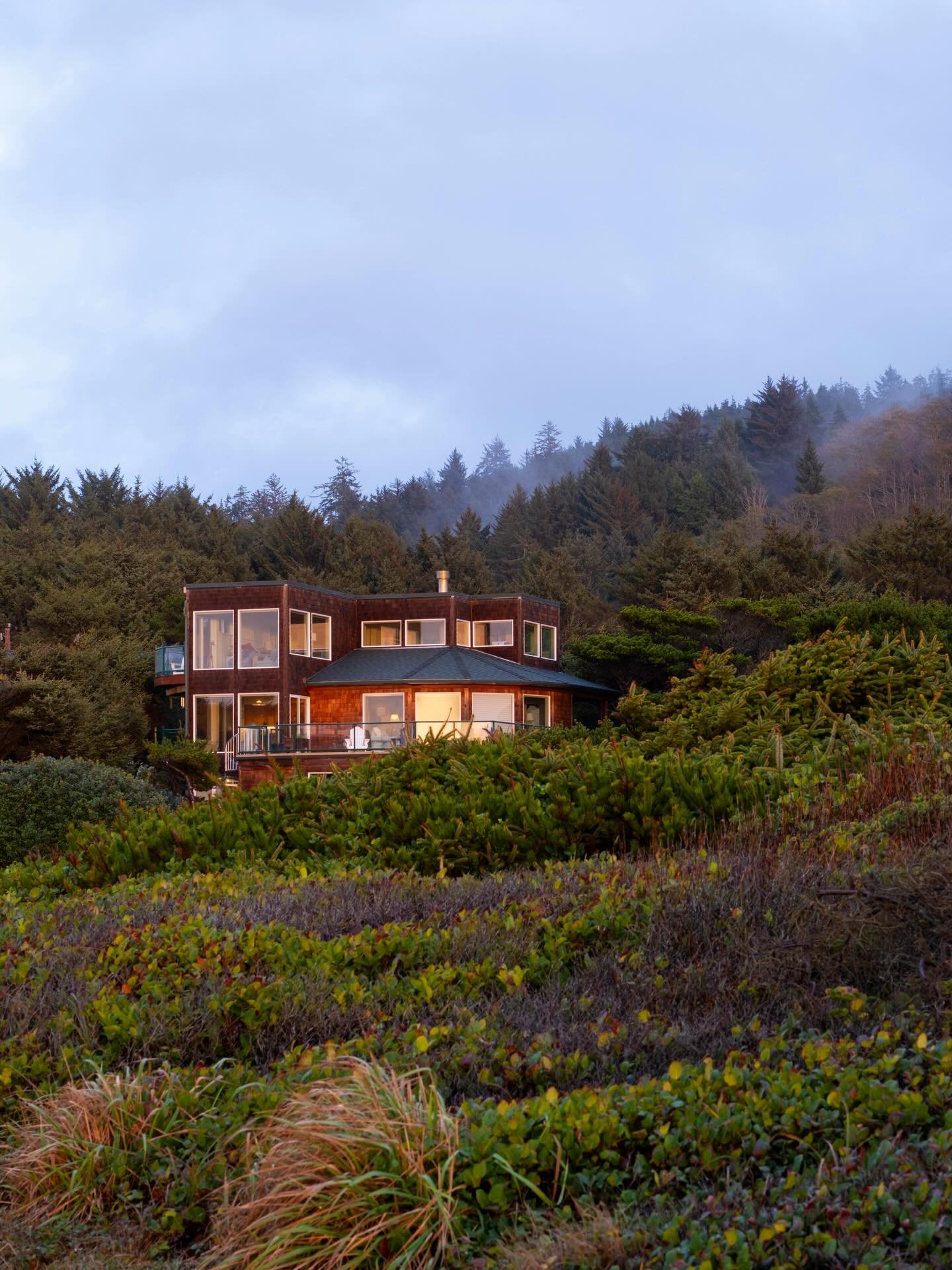 The light was kicking off in the other direction, but sometimes you have to remember to turn around. 

#travelogue #oregoncoast #thatpnwlife