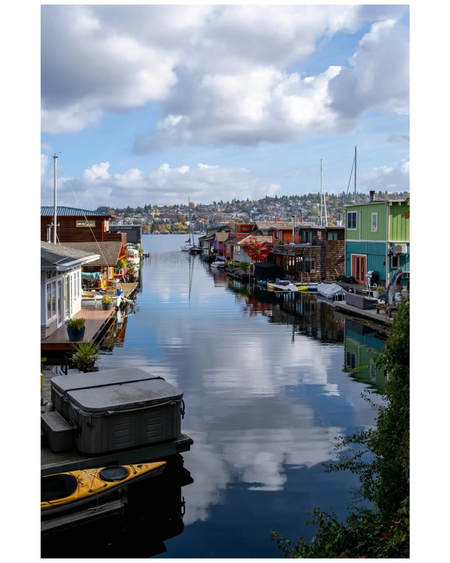 When you take a picture that looks exactly like a puzzle.

#travelogue #seattleviews #houseboat