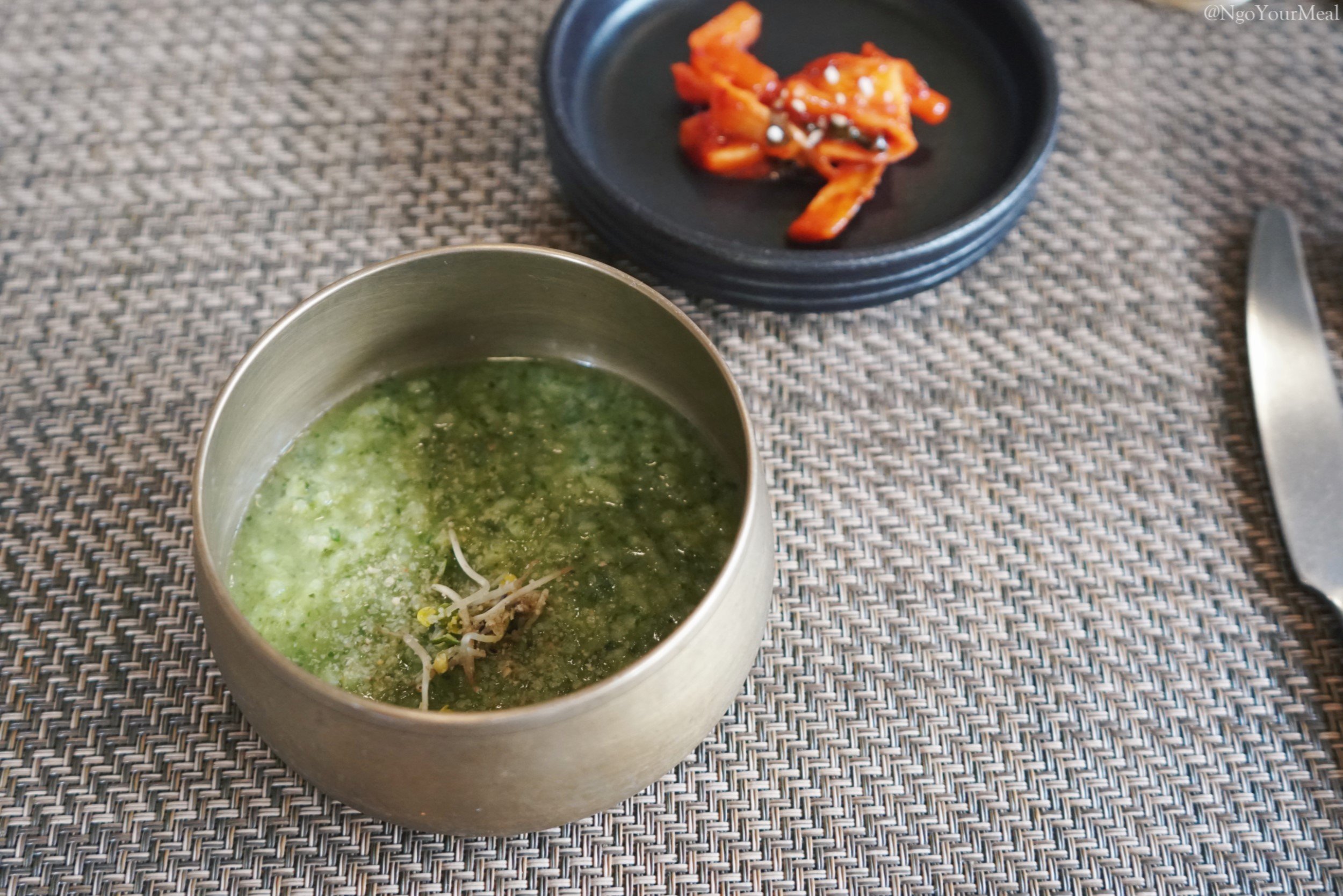 Spinach Porridge and Radish Kimchi 