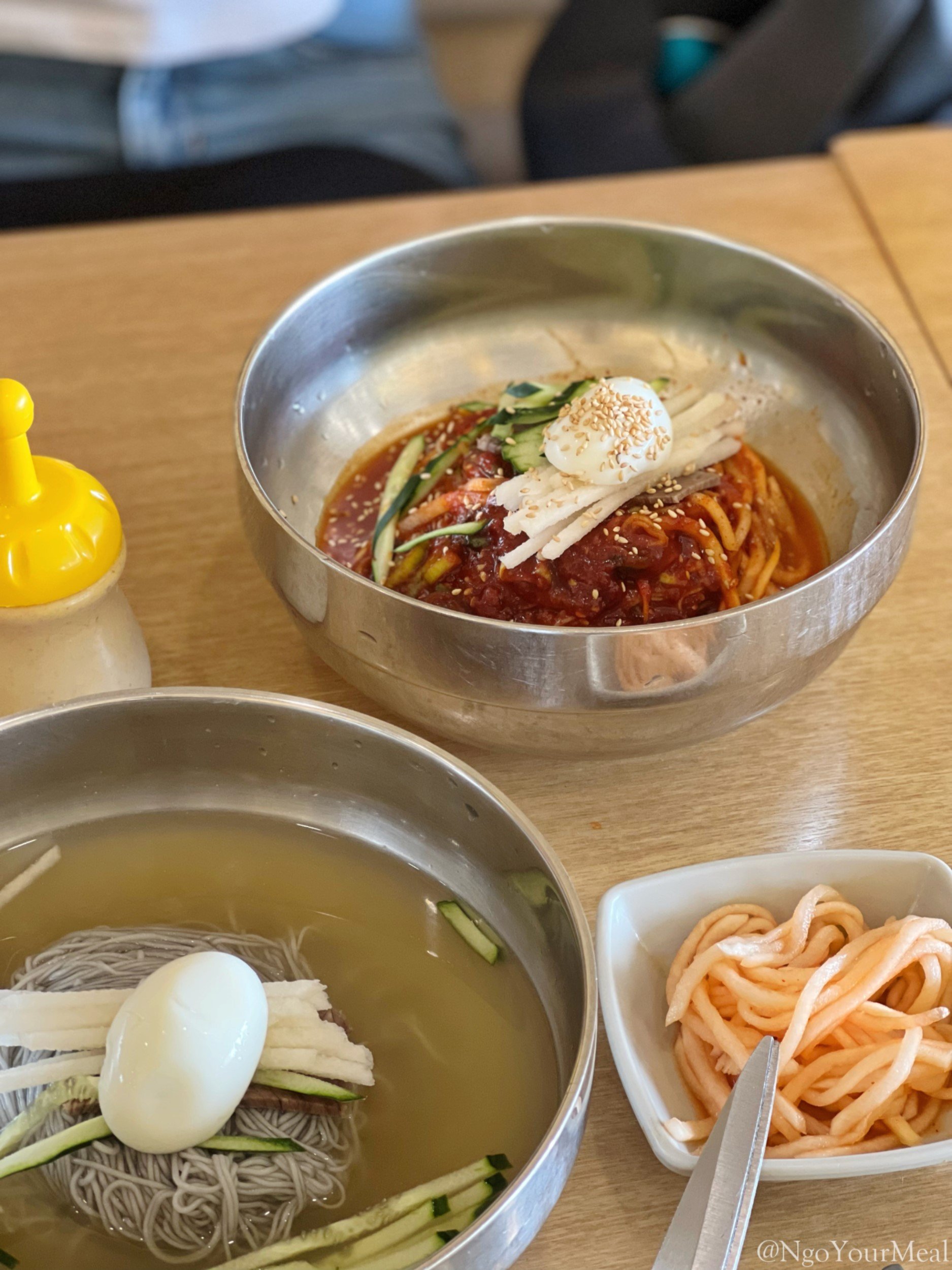 Mul Naengmyeon (물냉면) and Bibim Naengmyeon (비빔냉면) 