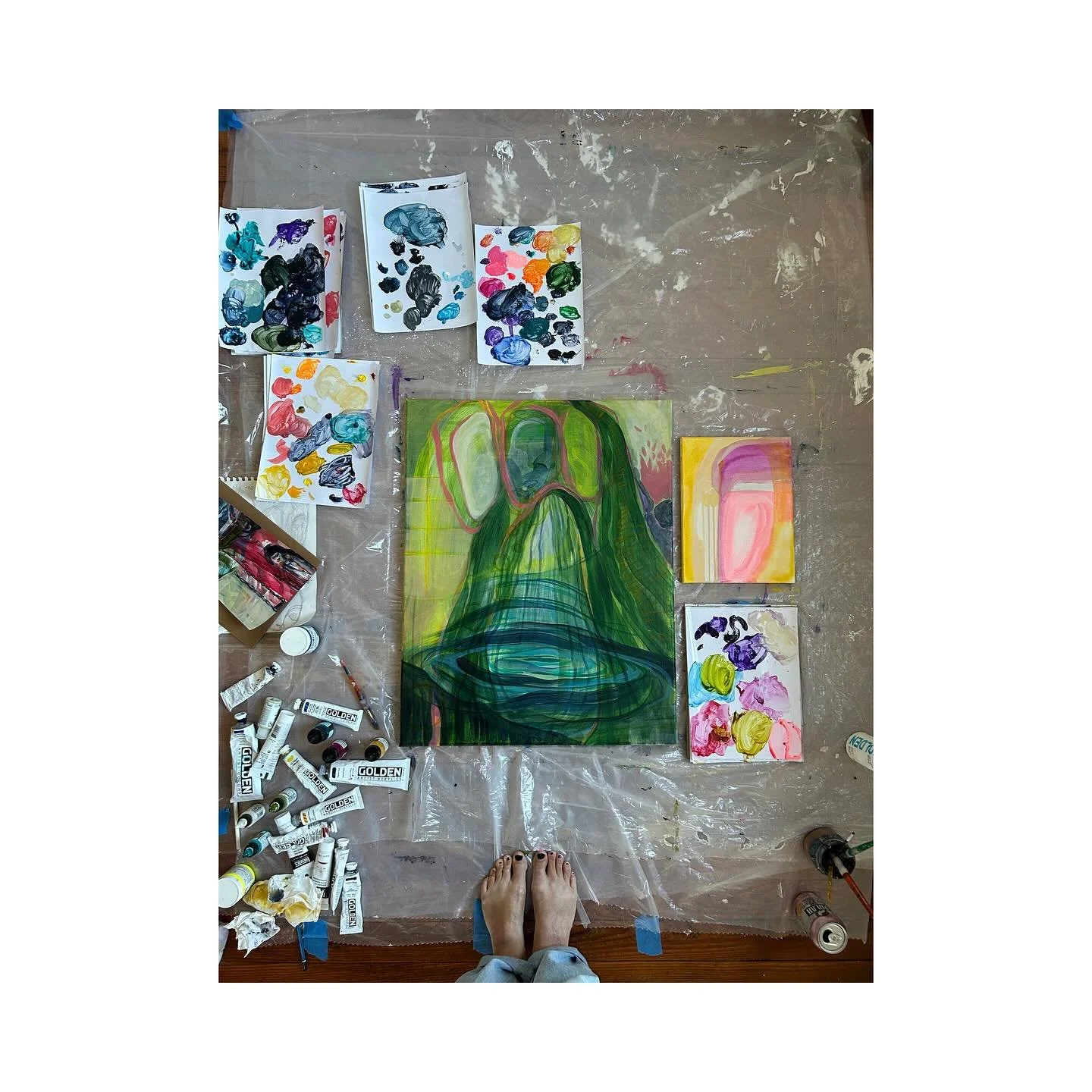 another glimpse 
of these figures
who so often 
come in threes. 

#studiodiaries #mamaartist #acryliconcanvas #paintinginprogress