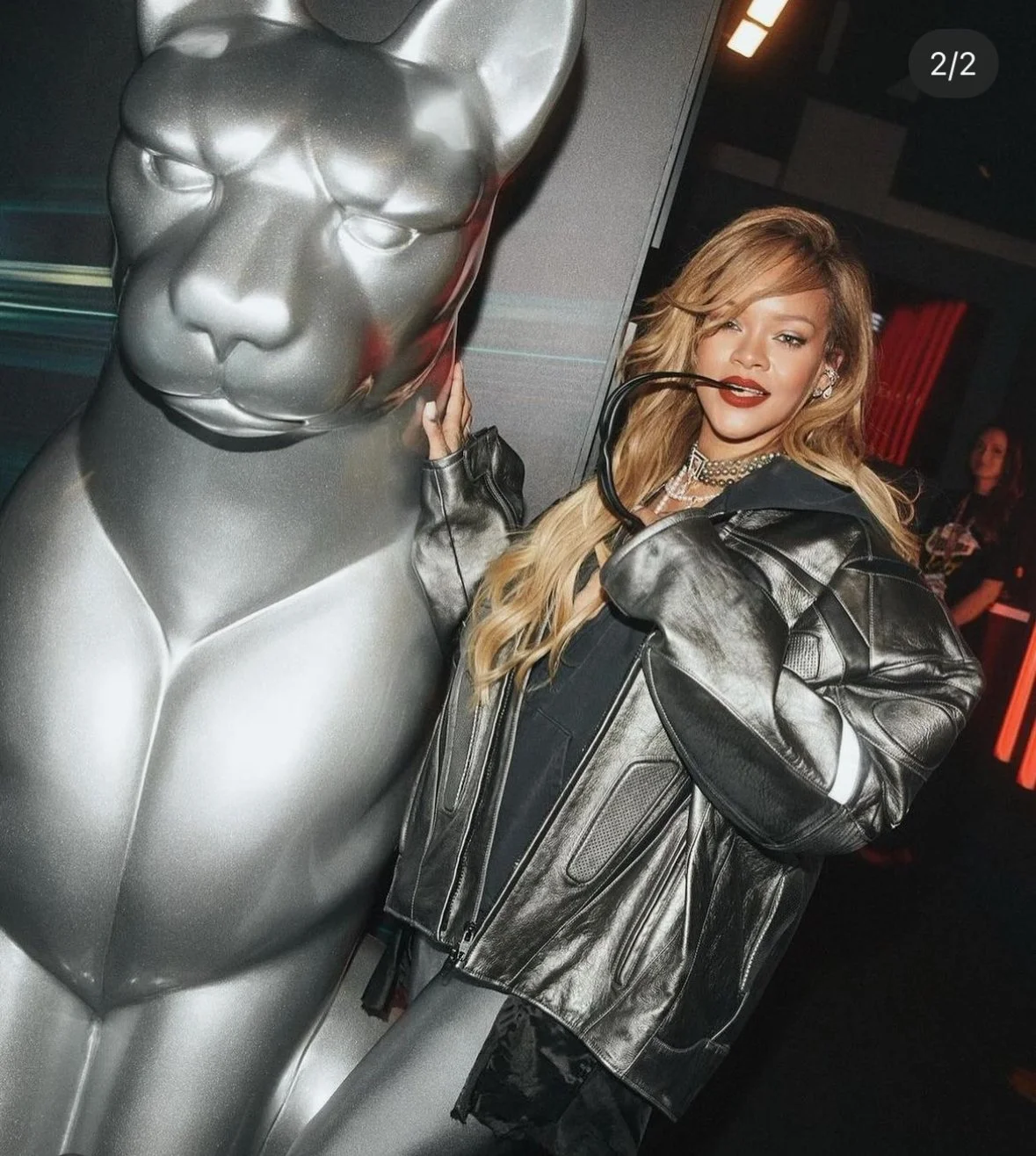  Some brand love from Rihanna! 