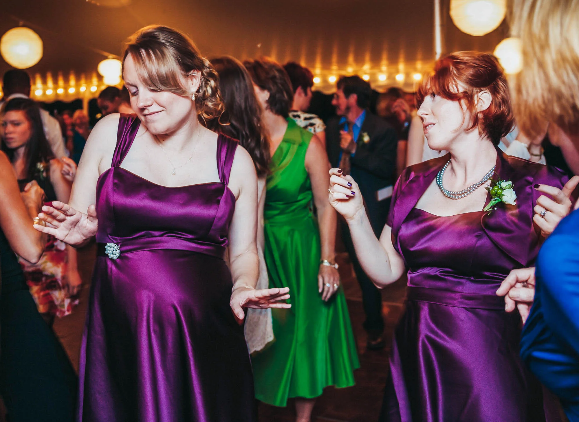 wedding party dancing.jpg
