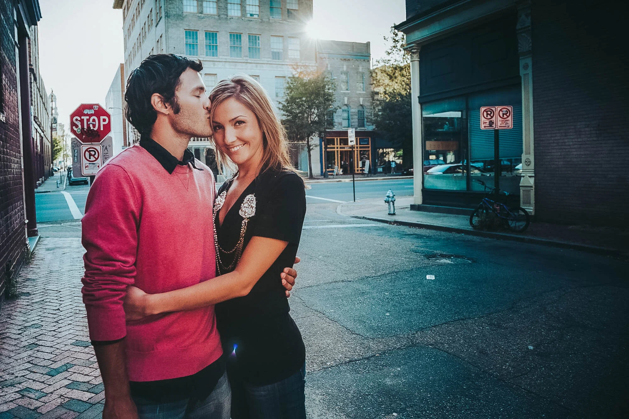 couple kissing on city street.jpg