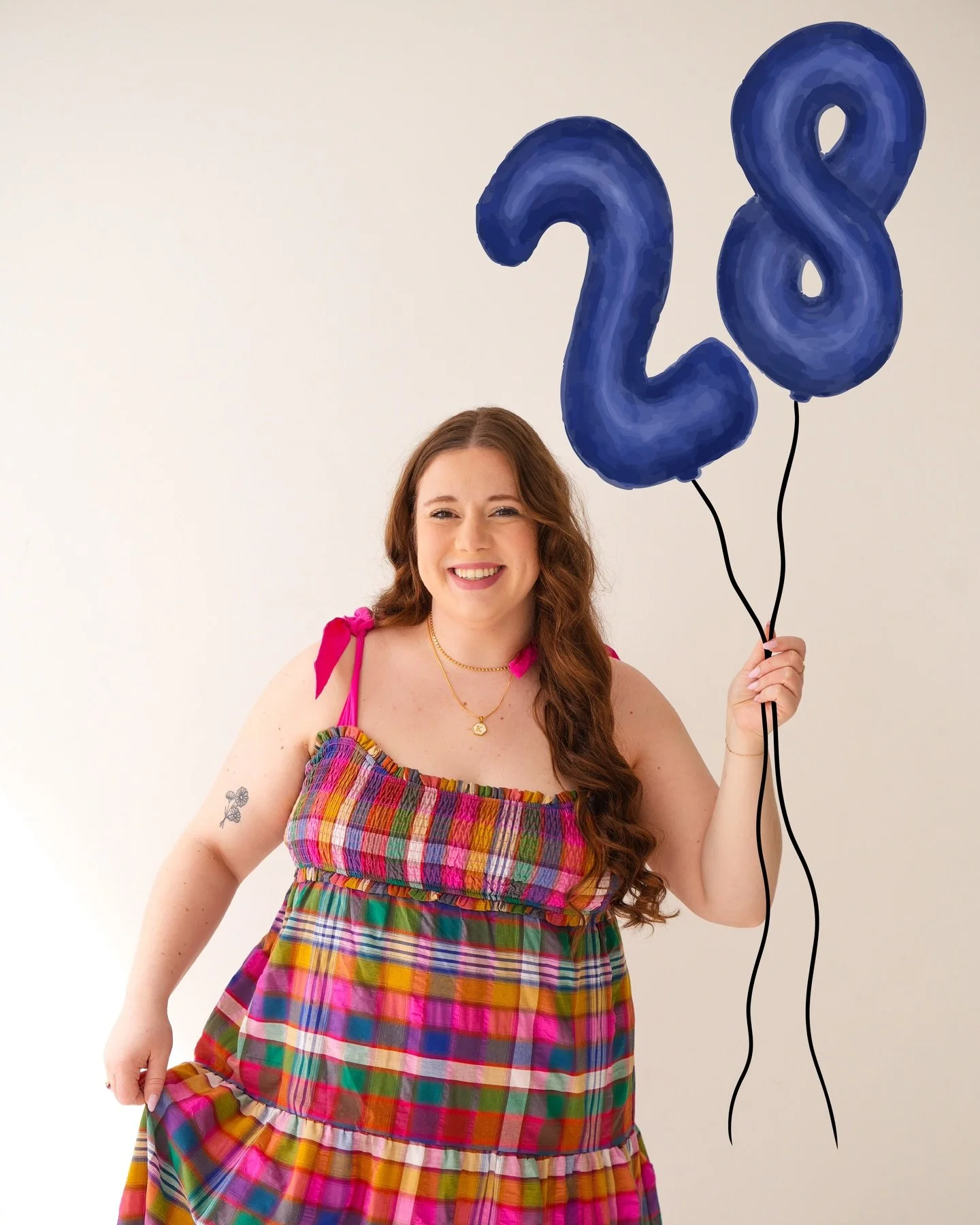 here&rsquo;s to 28✨🫶🏻 and the annual birthday balloon photo tradition continues🩷 use code BIRTHDAISY for 10% off the @shopdaisymarketco 🌼

📸 by @madisonmediaagency and then I digitally draw in the balloons🎨