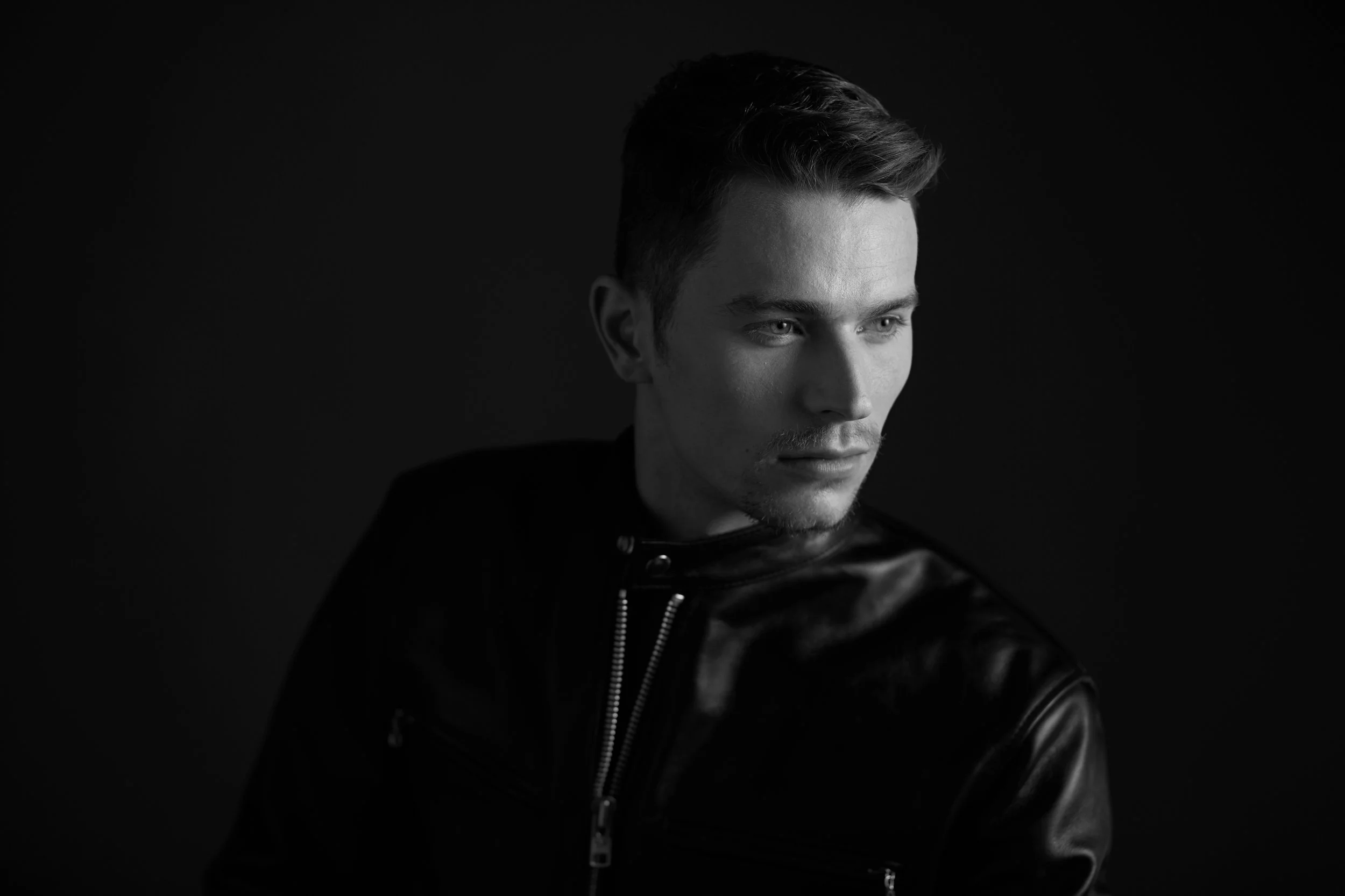  Test Shots for Amazon  Photographer: Michael Nelson-  michaelpaulnelson.com   Producer: Lauren Rinke-  laurenrinke.com   Model: Jason Hicks 