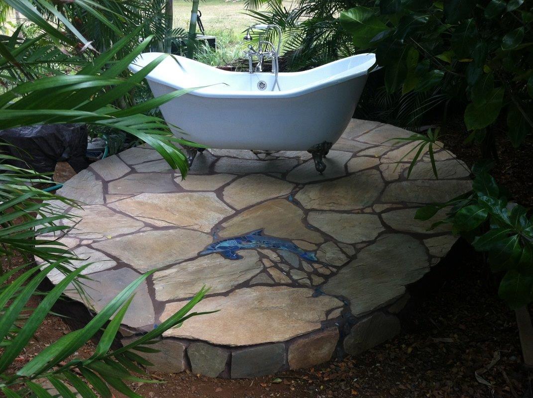  Kaua’i Outdoor Bathtub 