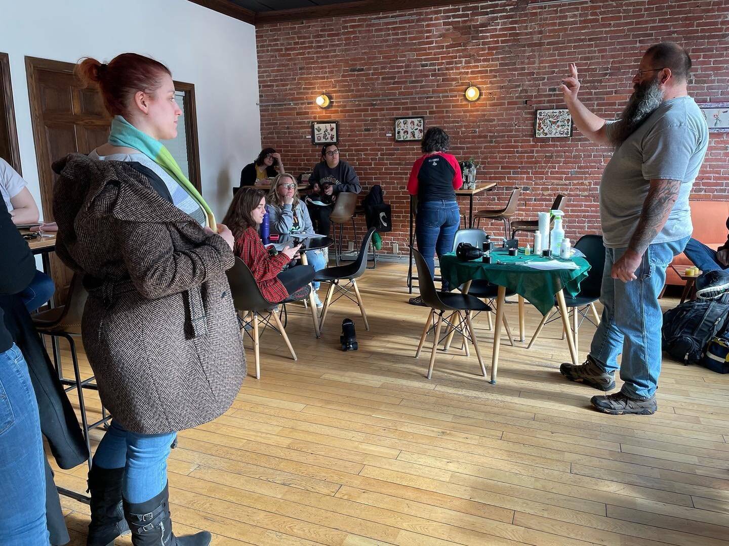 We had a lovely skate maintenance refresher from Coach DeMoray Eel this afternoon! Thanks Lu from @emberandforge for hosting us!
&hellip;
#erd #erierollerderby #erie #eriepa #keeperieweird #erieevents #rollerskating #rollerderby