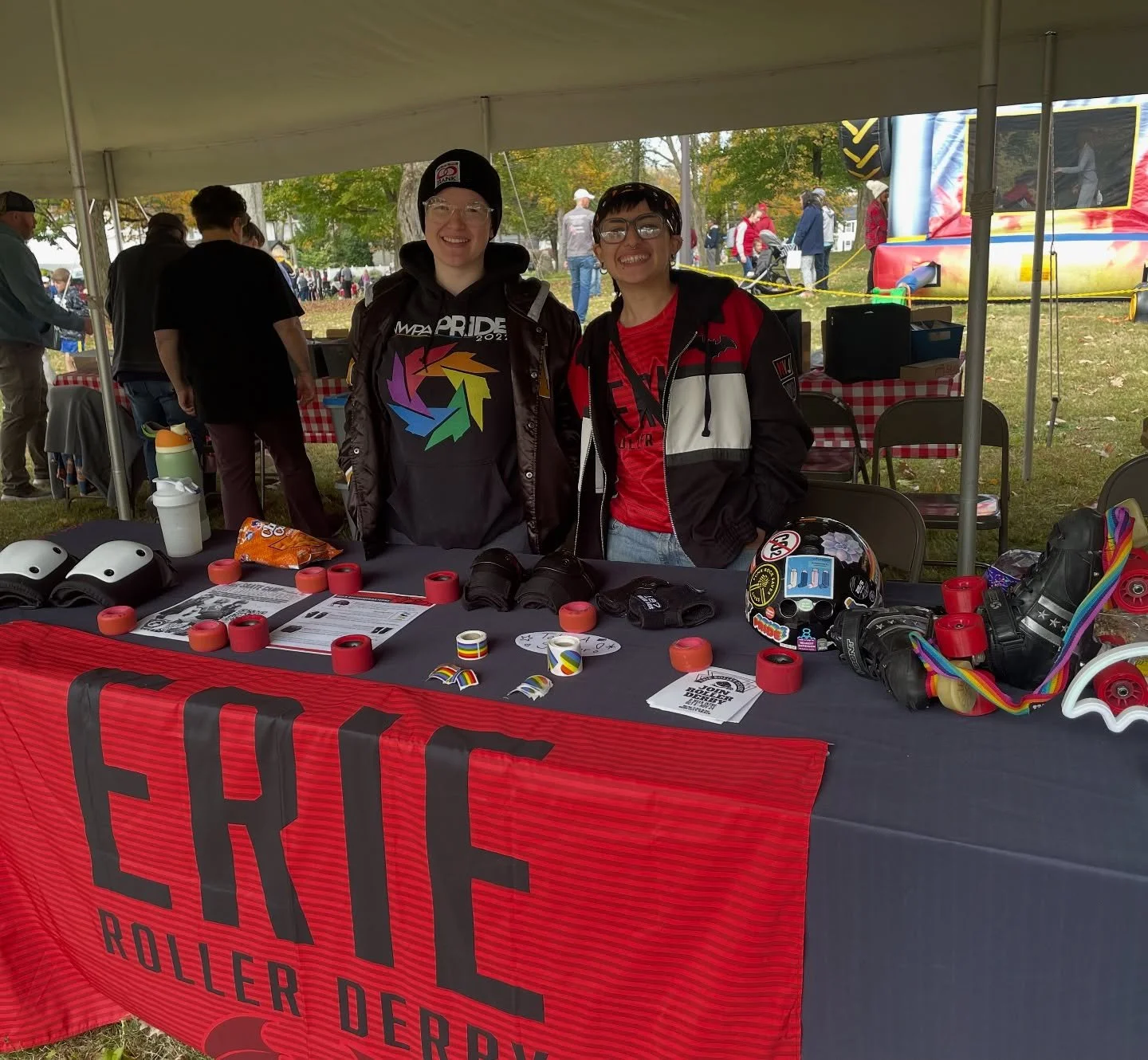 It’s a gorgeous day down here at Edinboro homecoming! Stop by our table and chat all things derby and skate camp! We’re here til 2:00 ♥️🖤🦇