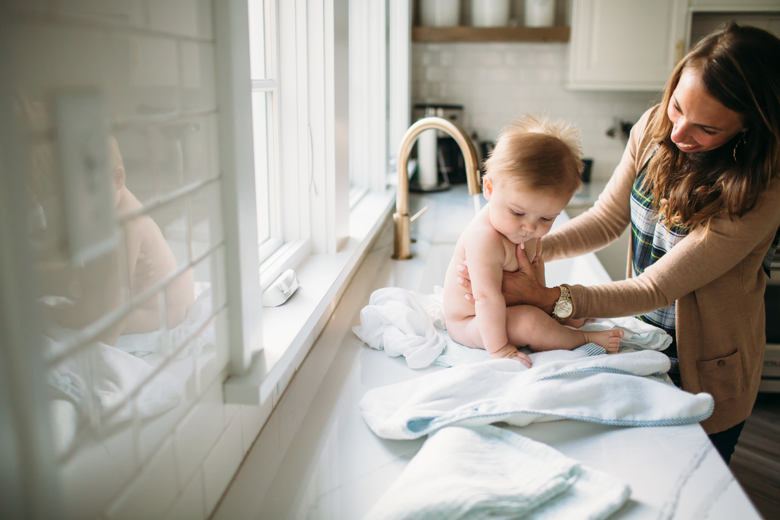 At home lifestyle photos, Family photos in the kitchen, St Louis family photographer